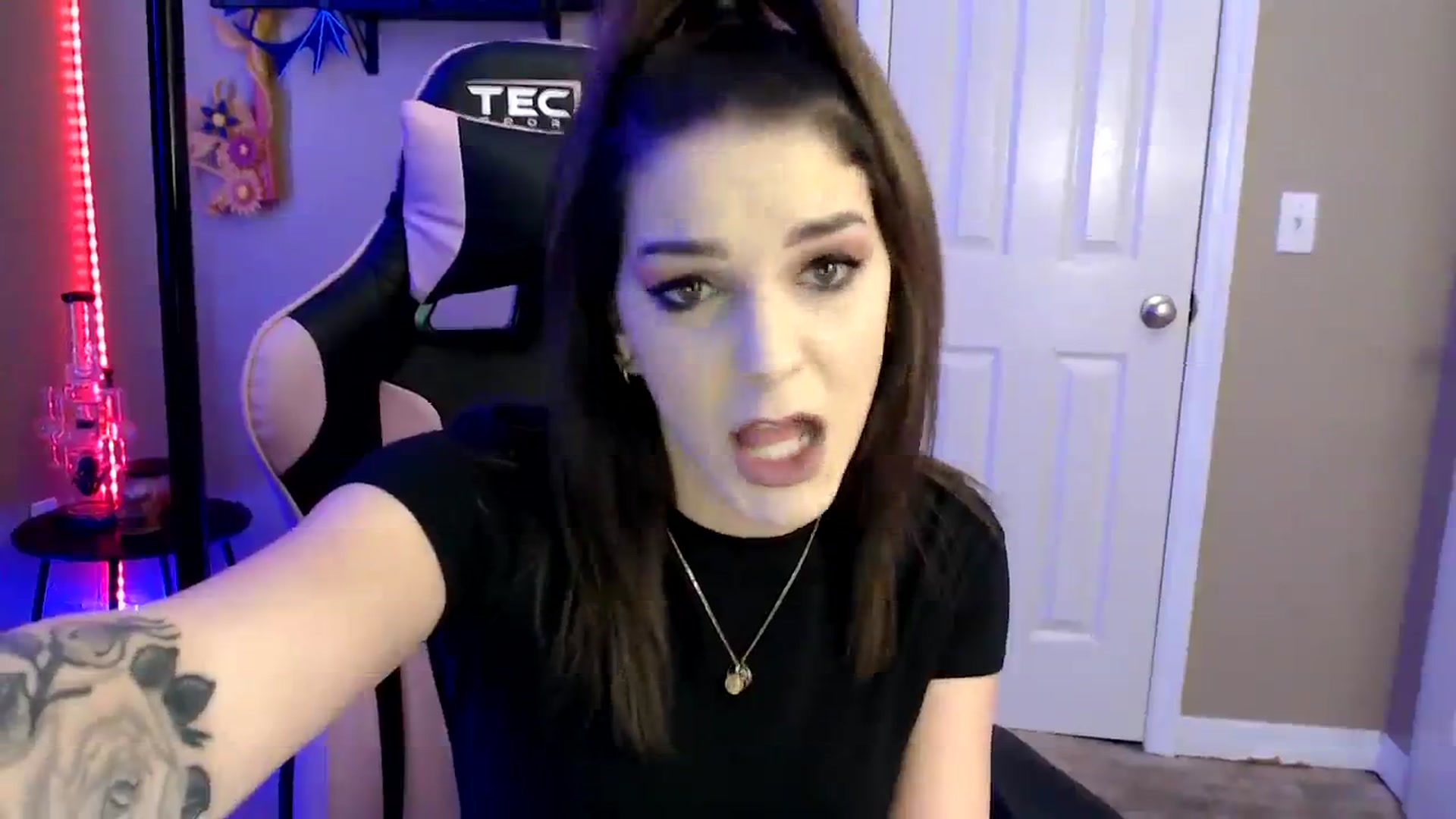 Gallery image thumbnail from lilmissrileyx's myfreecams stream on, 09/07/2023, 13:37 image 5 of 20