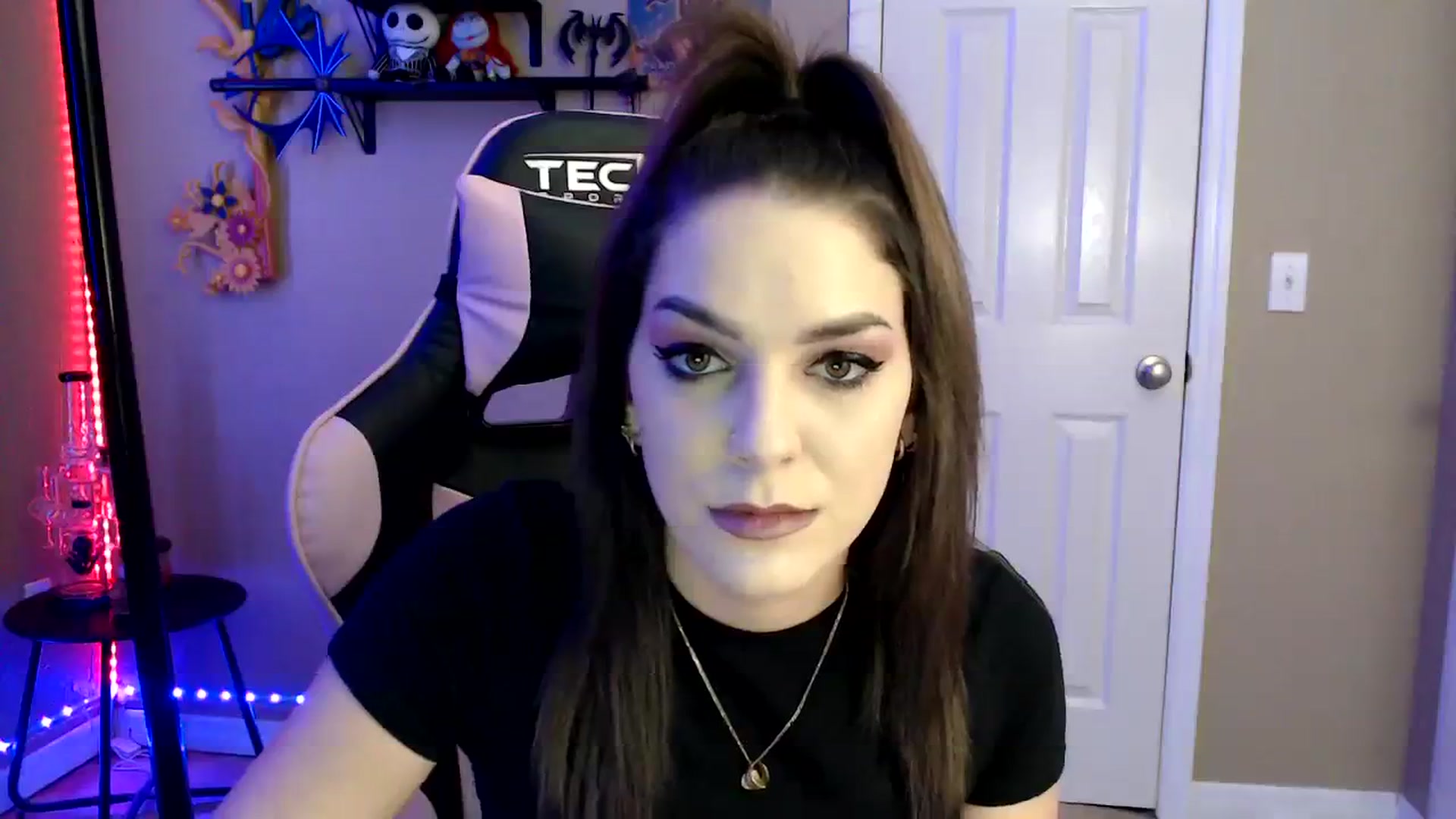 Gallery image thumbnail from lilmissrileyx's myfreecams stream on, 09/07/2023, 13:37 image 17 of 20