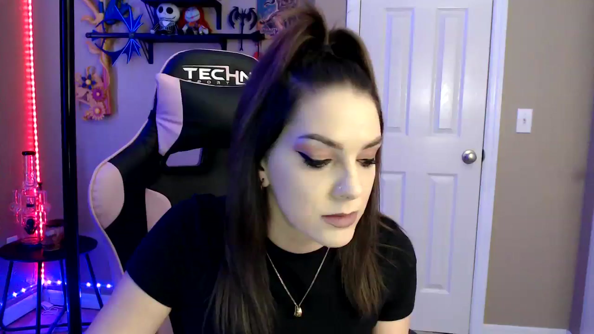 Gallery image thumbnail from lilmissrileyx's myfreecams stream on, 09/07/2023, 13:37 image 3 of 20