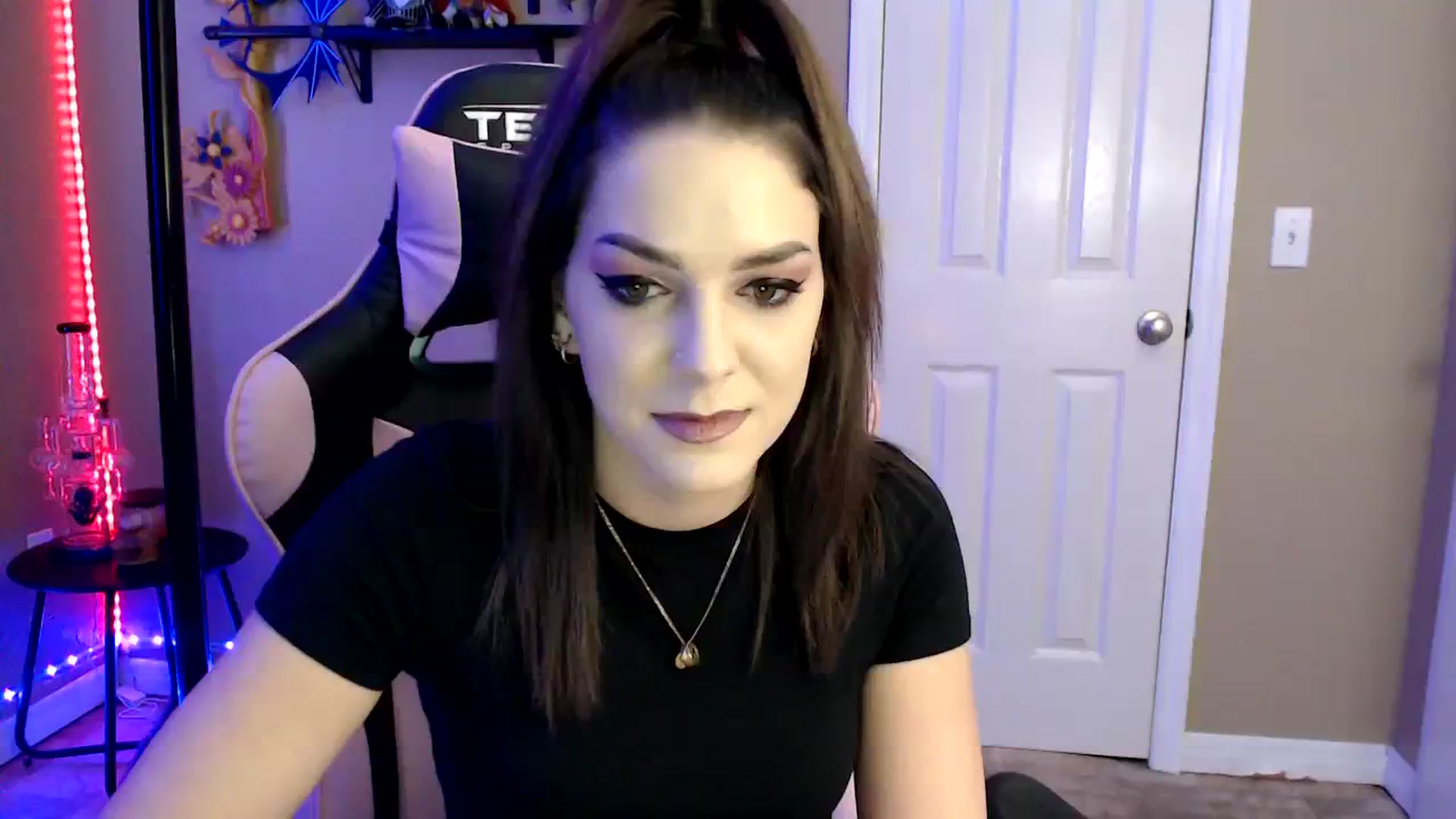 Gallery image thumbnail from lilmissrileyx's myfreecams stream on, 09/07/2023, 13:37 image 9 of 20
