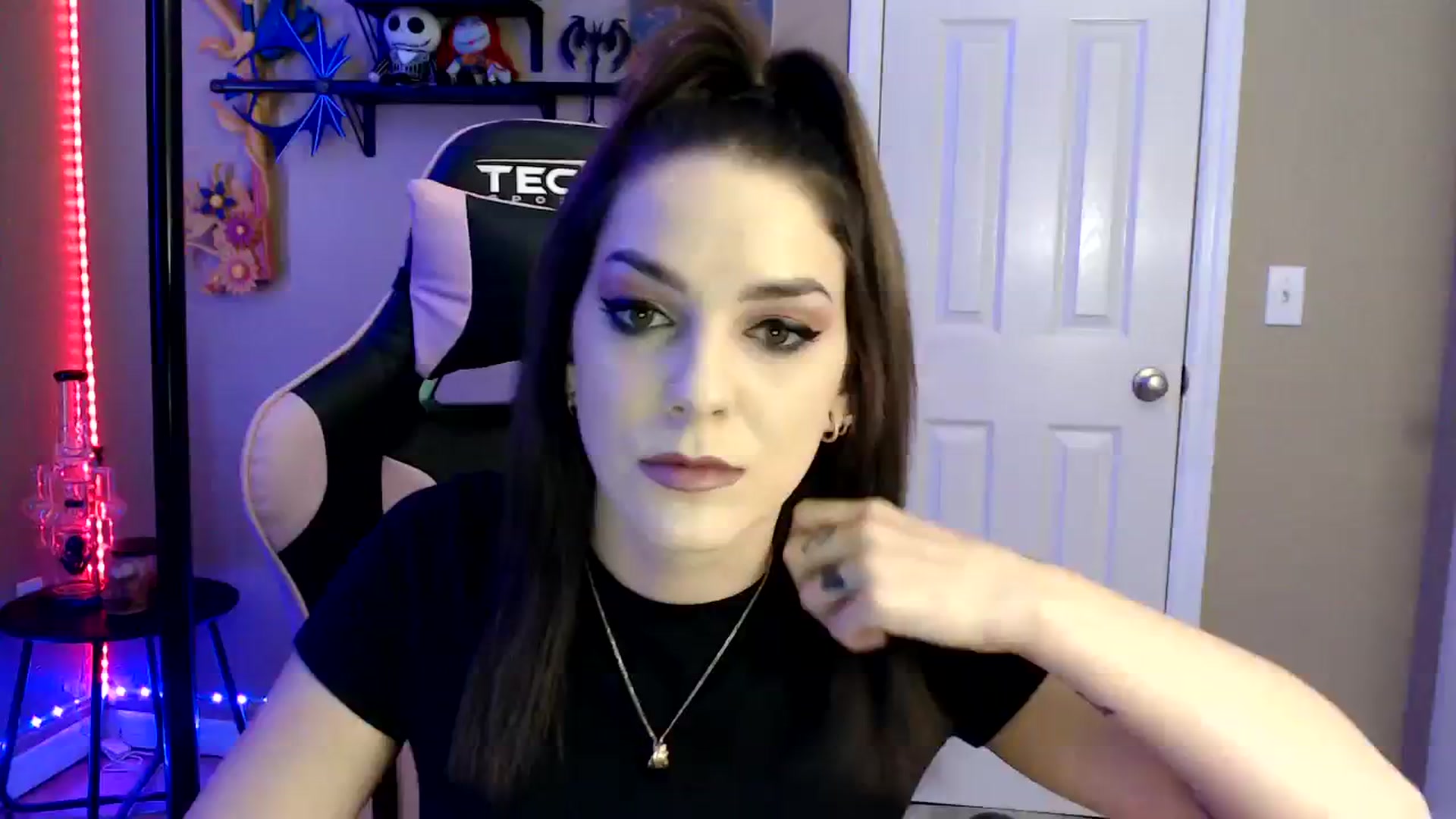 Gallery image thumbnail from lilmissrileyx's myfreecams stream on, 09/07/2023, 13:37 image 1 of 20
