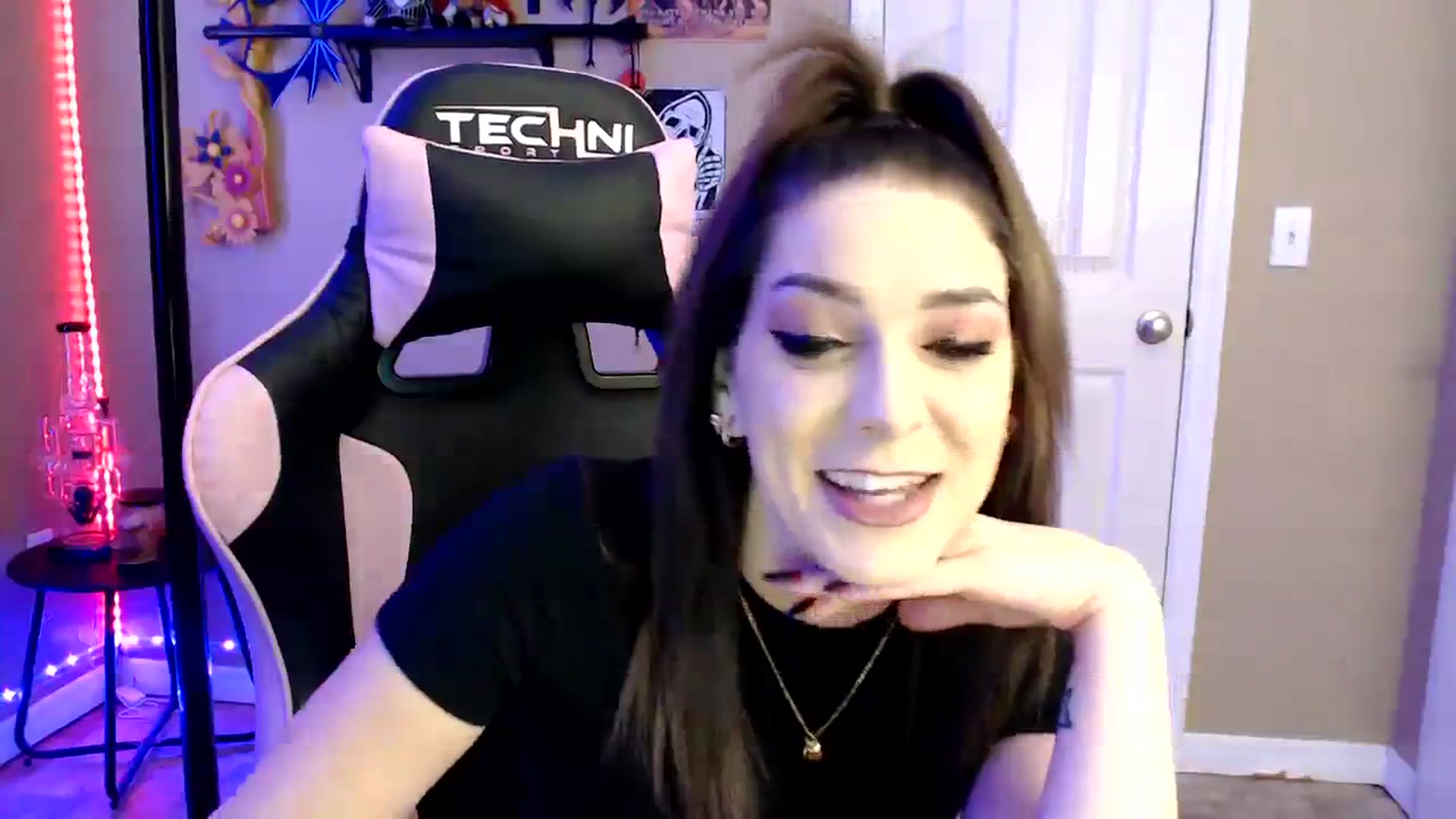 Gallery image thumbnail from lilmissrileyx's myfreecams stream on, 09/07/2023, 13:37 image 8 of 20