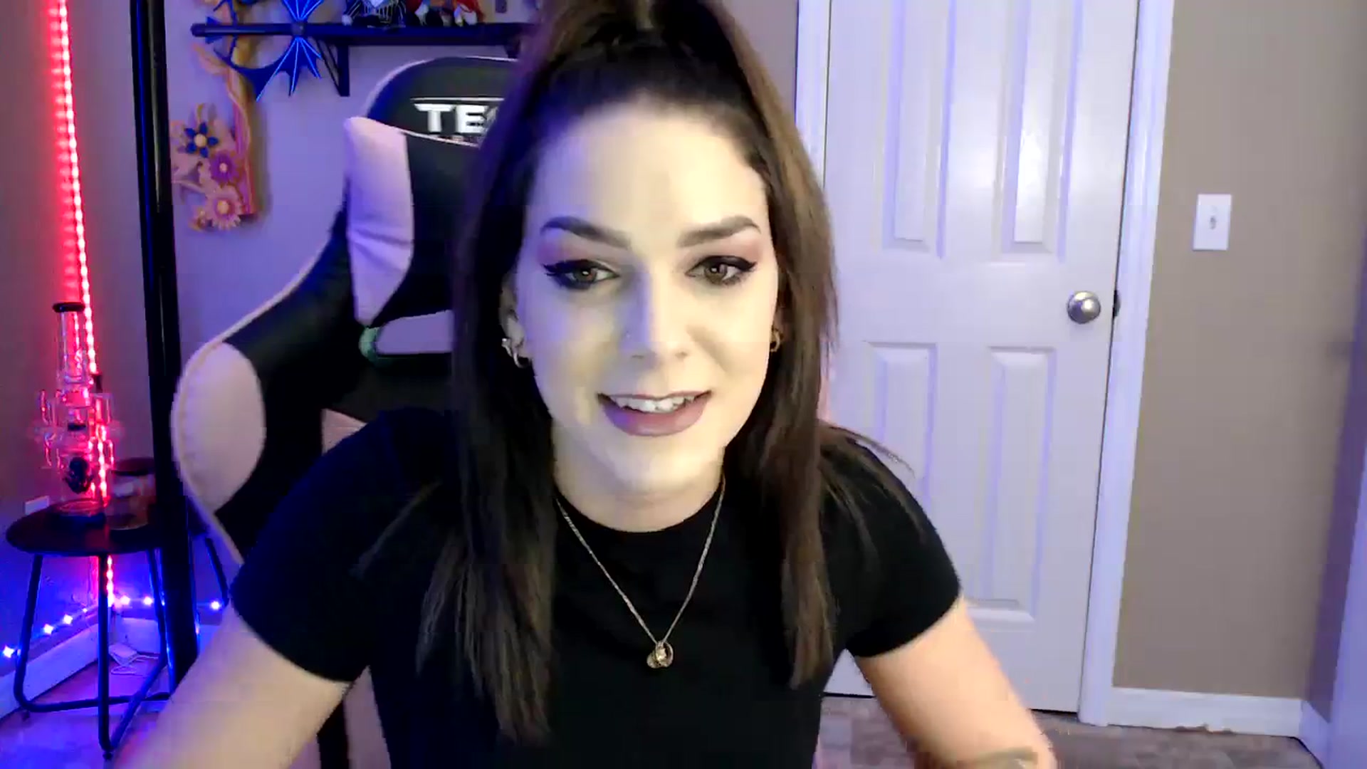 Gallery image thumbnail from lilmissrileyx's myfreecams stream on, 09/07/2023, 13:37 image 10 of 20