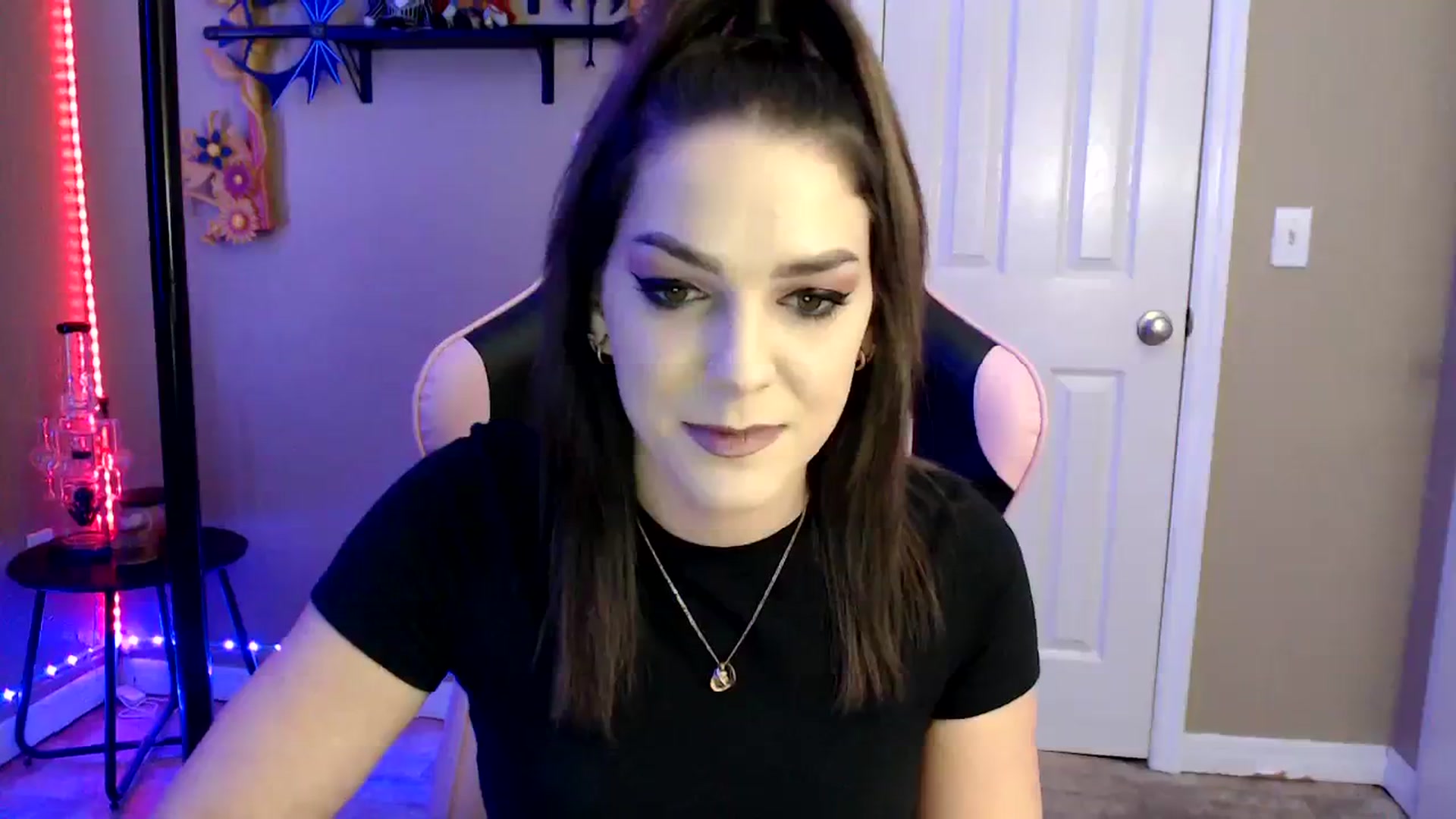 Gallery image thumbnail from lilmissrileyx's myfreecams stream on, 09/07/2023, 13:37 image 11 of 20