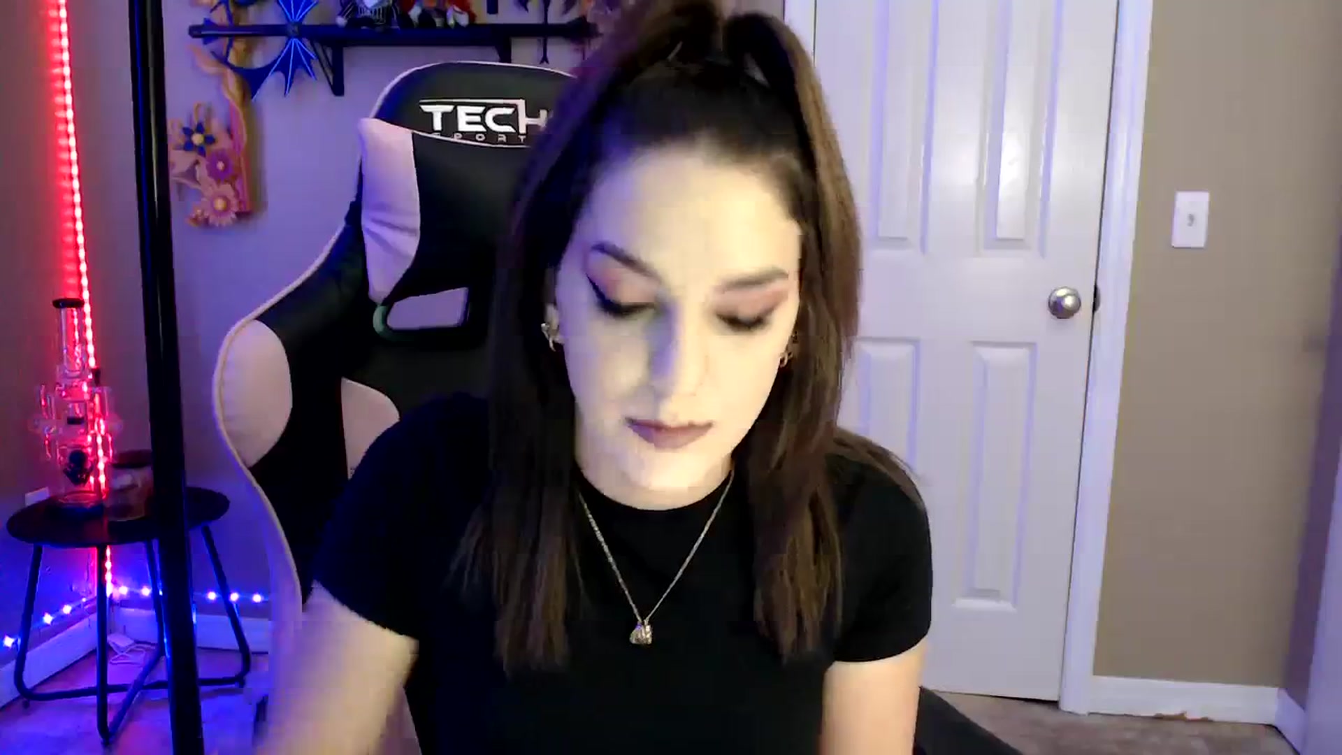 Gallery image thumbnail from lilmissrileyx's myfreecams stream on, 09/07/2023, 13:37 image 6 of 20