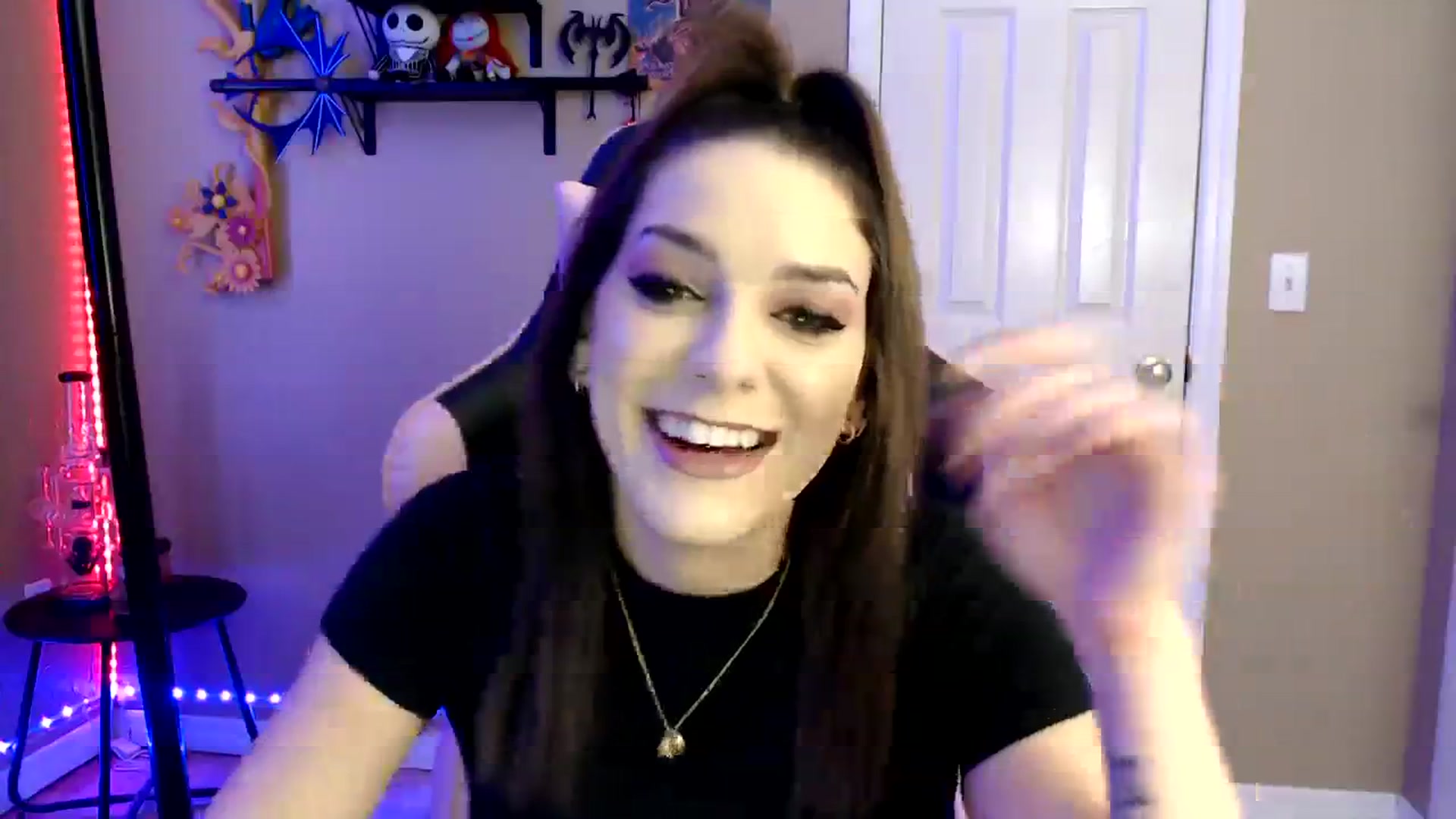 Gallery image thumbnail from lilmissrileyx's myfreecams stream on, 09/07/2023, 13:37 image 16 of 20