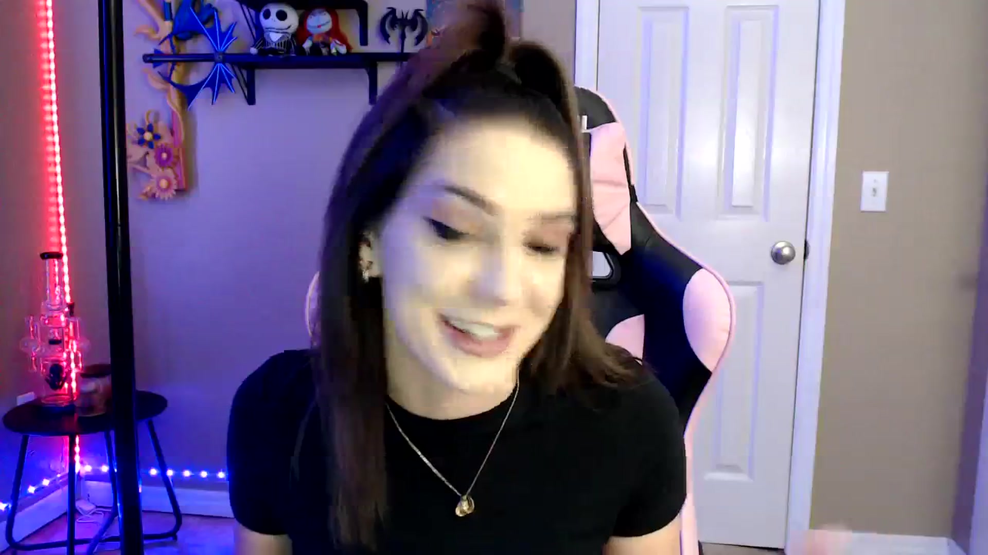 Gallery image thumbnail from lilmissrileyx's myfreecams stream on, 09/07/2023, 13:37 image 12 of 20