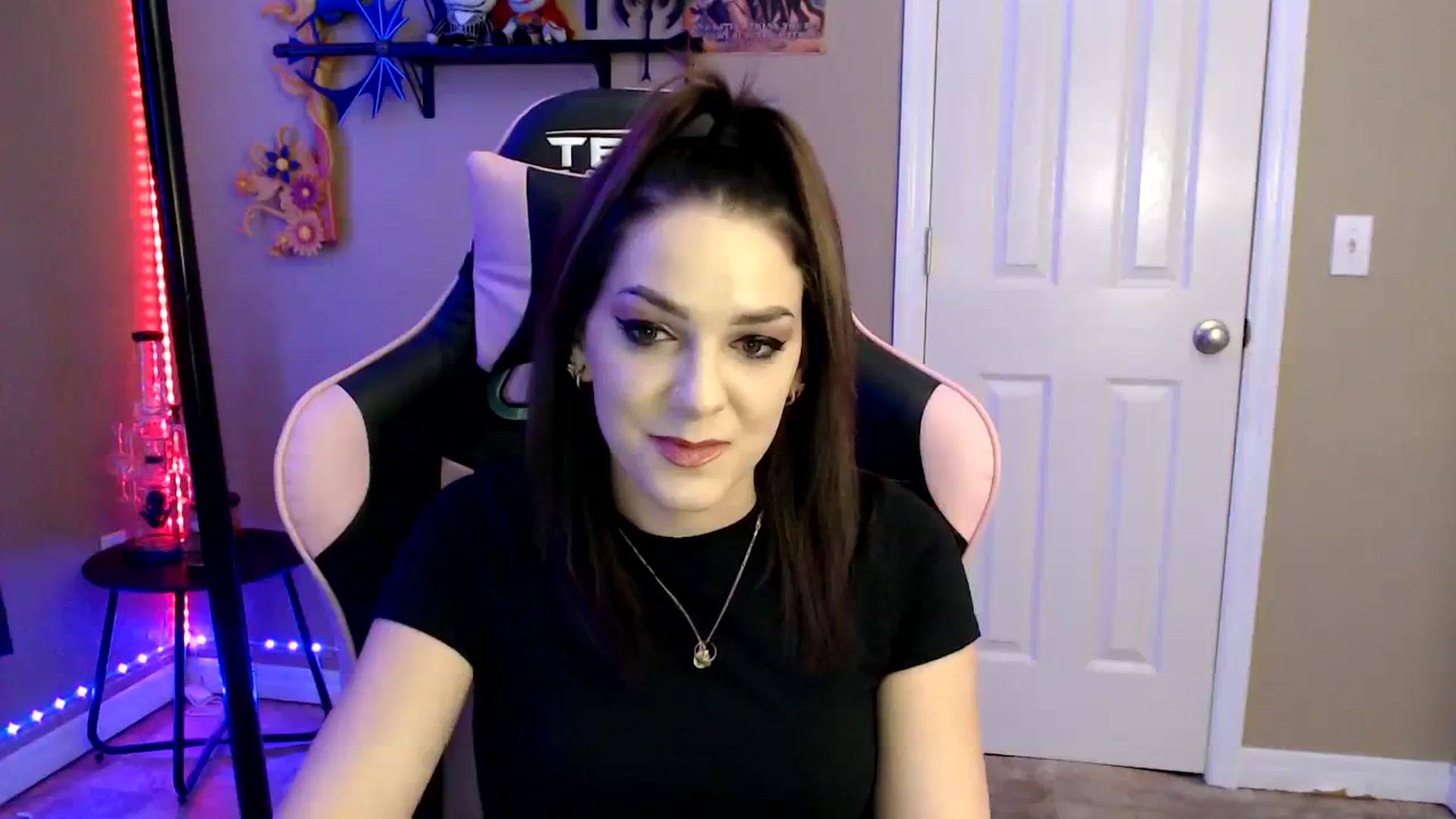 Gallery image thumbnail from lilmissrileyx's myfreecams stream on, 09/07/2023, 17:57 image 8 of 20