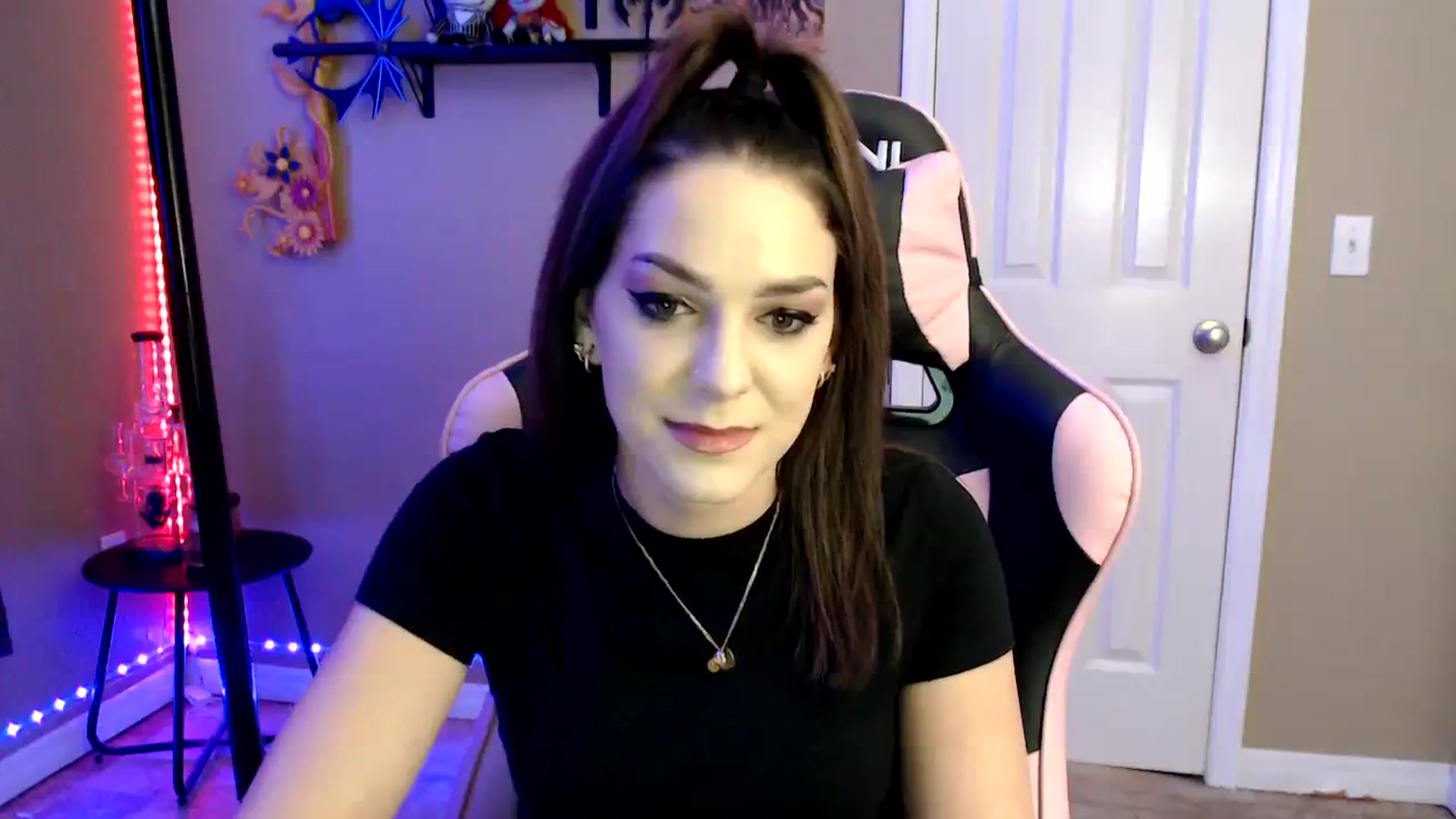 Gallery image thumbnail from lilmissrileyx's myfreecams stream on, 09/07/2023, 17:57 image 15 of 20