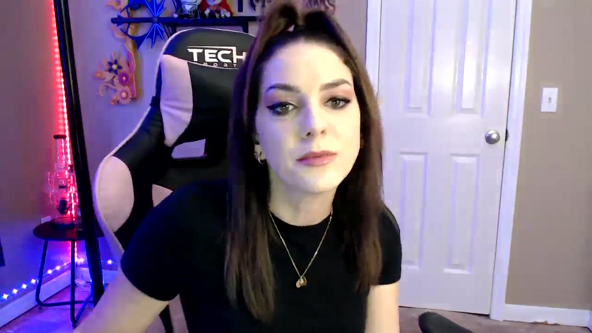 Gallery image thumbnail from lilmissrileyx's myfreecams stream on, 09/07/2023, 17:57 image 11 of 20