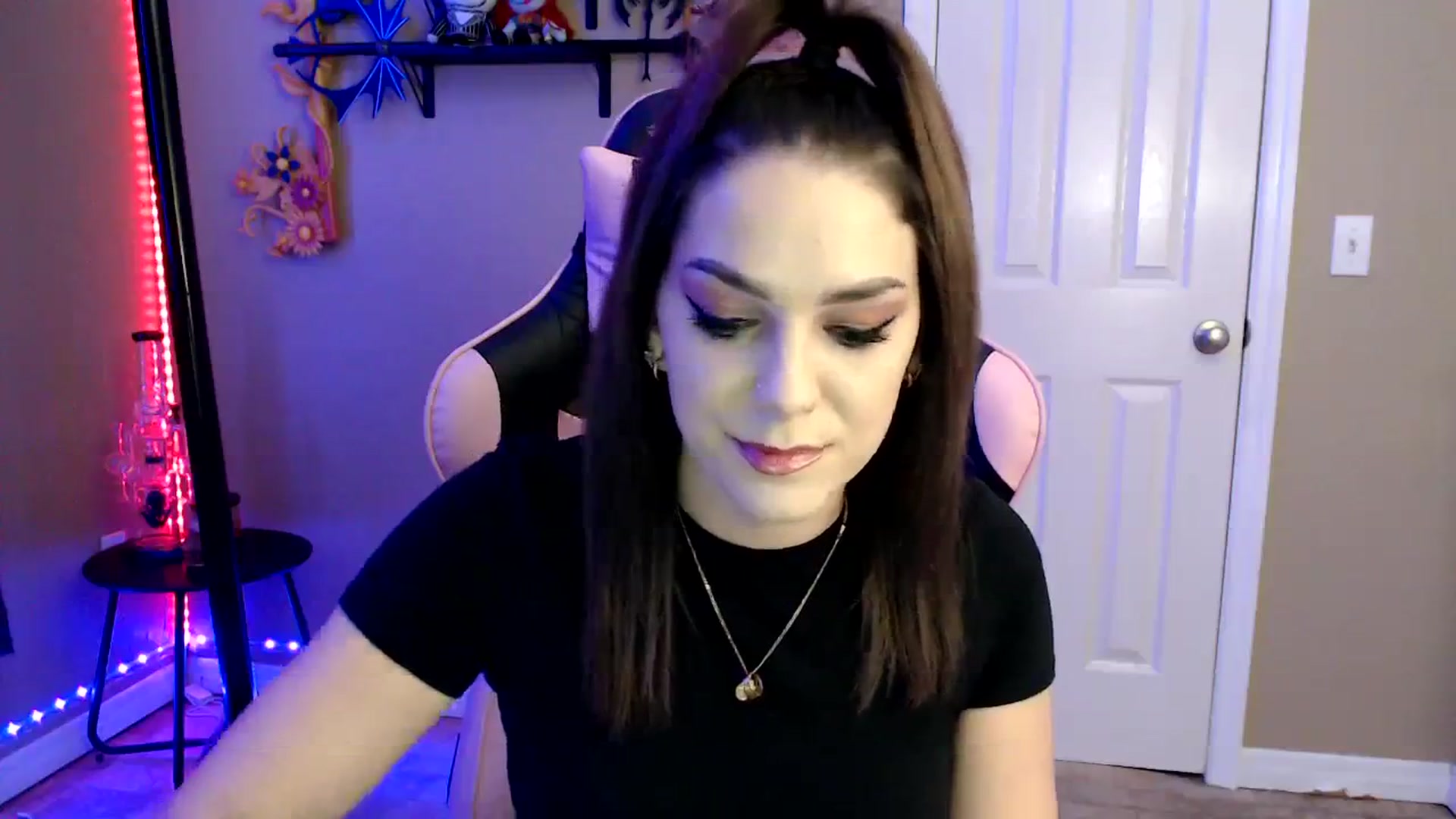 Gallery image thumbnail from lilmissrileyx's myfreecams stream on, 09/07/2023, 17:57 image 2 of 20