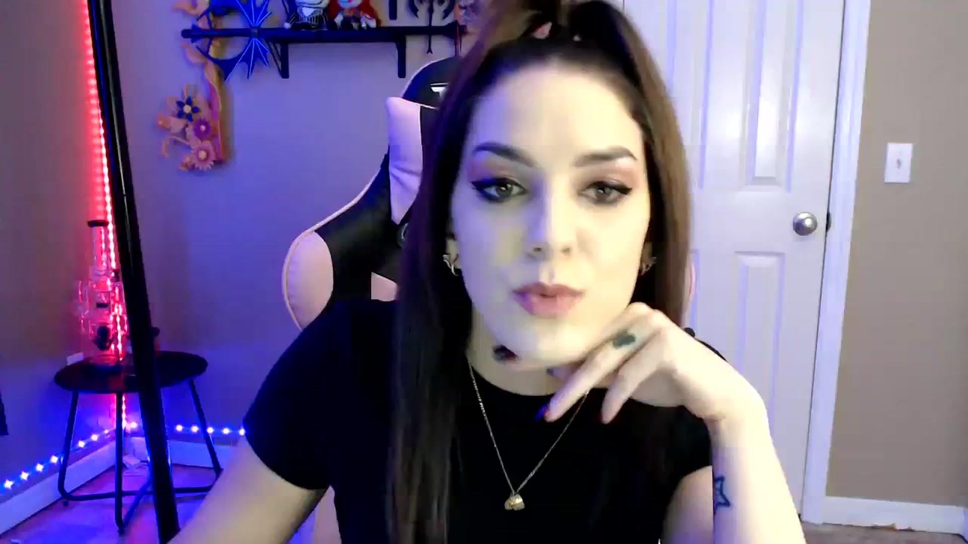 Gallery image thumbnail from lilmissrileyx's myfreecams stream on, 09/07/2023, 17:57 image 1 of 20