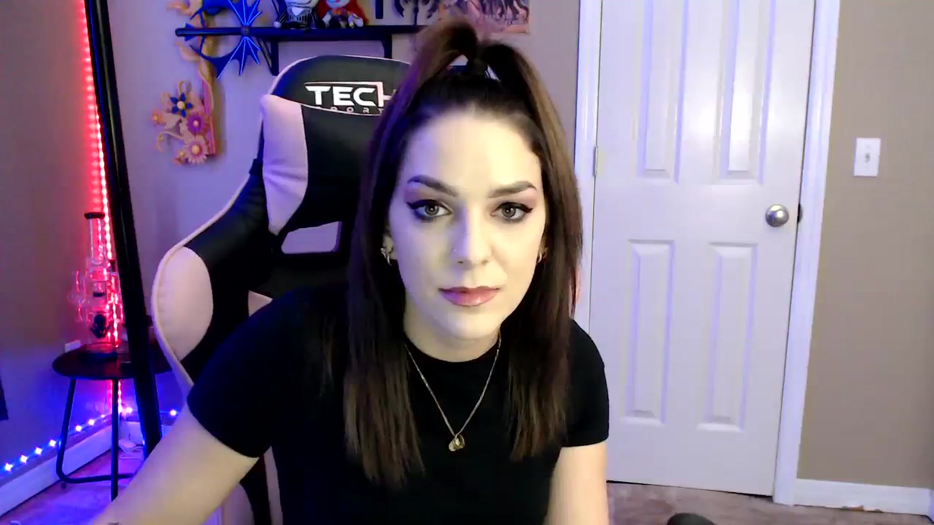 Gallery image thumbnail from lilmissrileyx's myfreecams stream on, 09/07/2023, 17:57 image 5 of 20