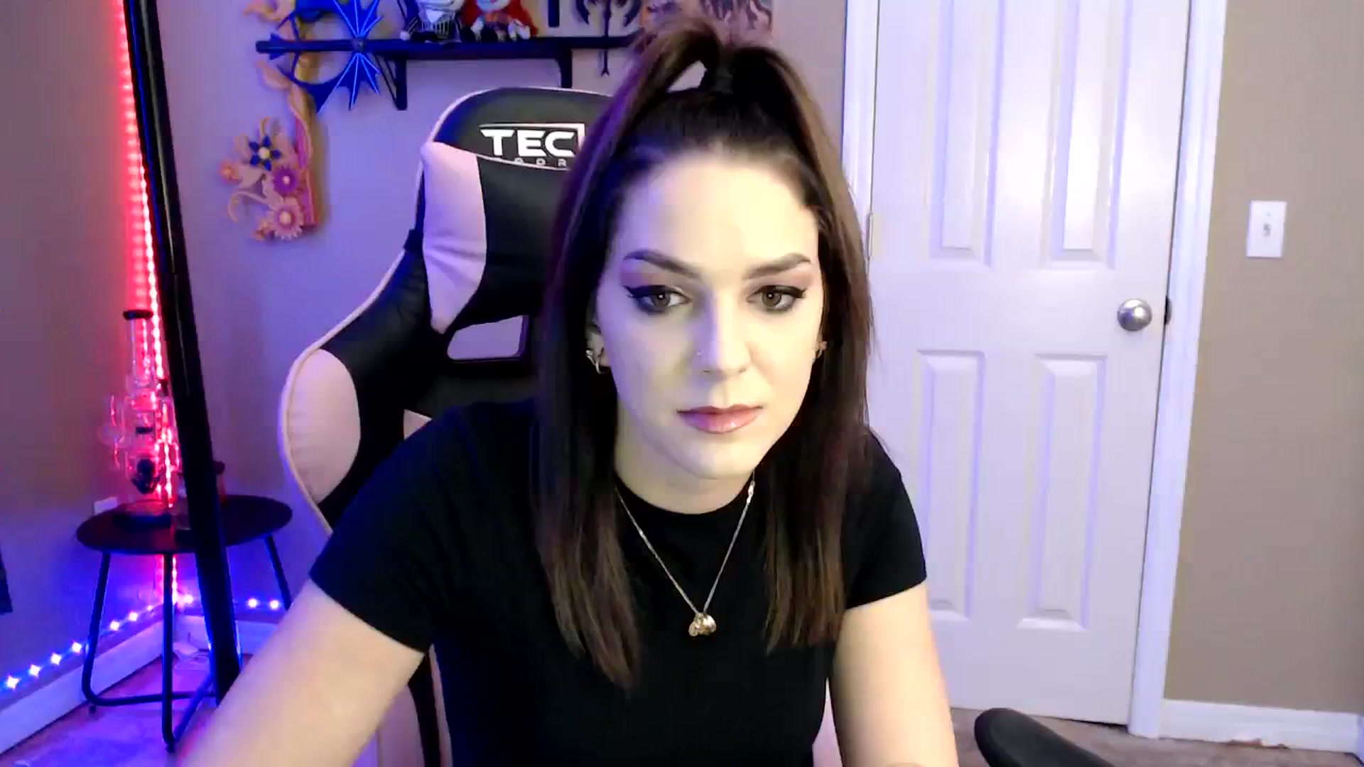 Gallery image thumbnail from lilmissrileyx's myfreecams stream on, 09/07/2023, 17:57 image 10 of 20