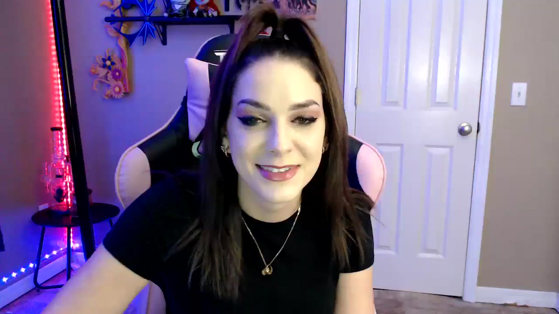 Gallery image thumbnail from lilmissrileyx's myfreecams stream on, 09/07/2023, 17:57 image 14 of 20