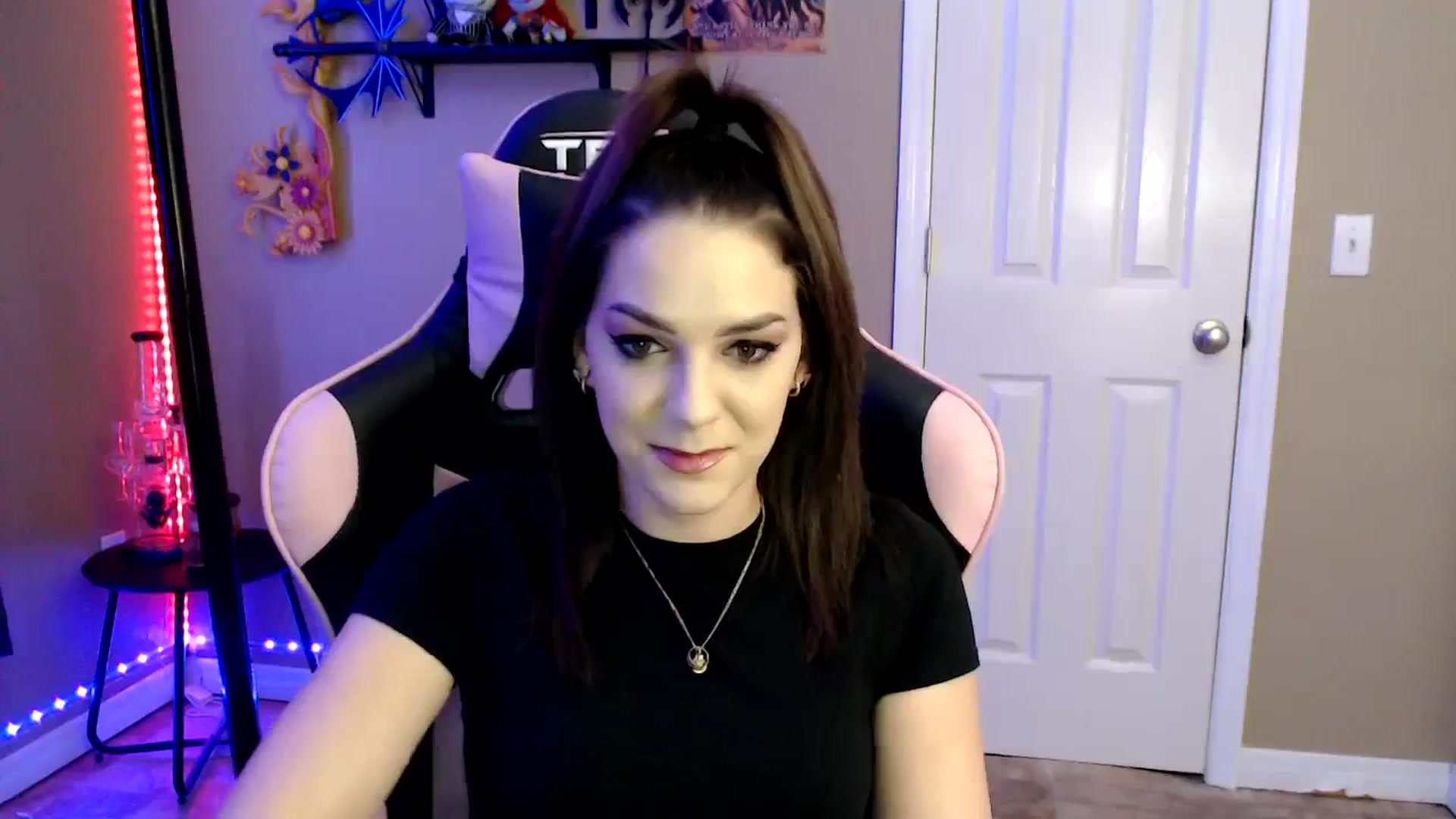 Gallery image thumbnail from lilmissrileyx's myfreecams stream on, 09/07/2023, 17:57 image 6 of 20