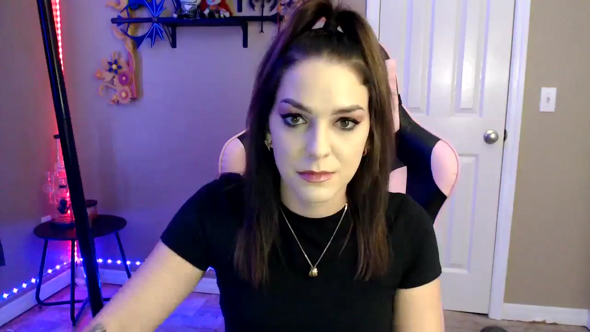 Gallery image thumbnail from lilmissrileyx's myfreecams stream on, 09/07/2023, 17:57 image 17 of 20