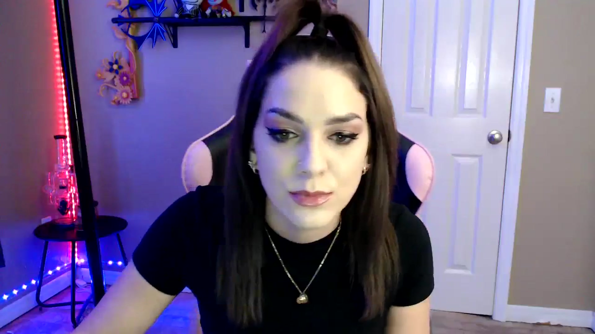 Gallery image thumbnail from lilmissrileyx's myfreecams stream on, 09/07/2023, 17:57 image 3 of 20