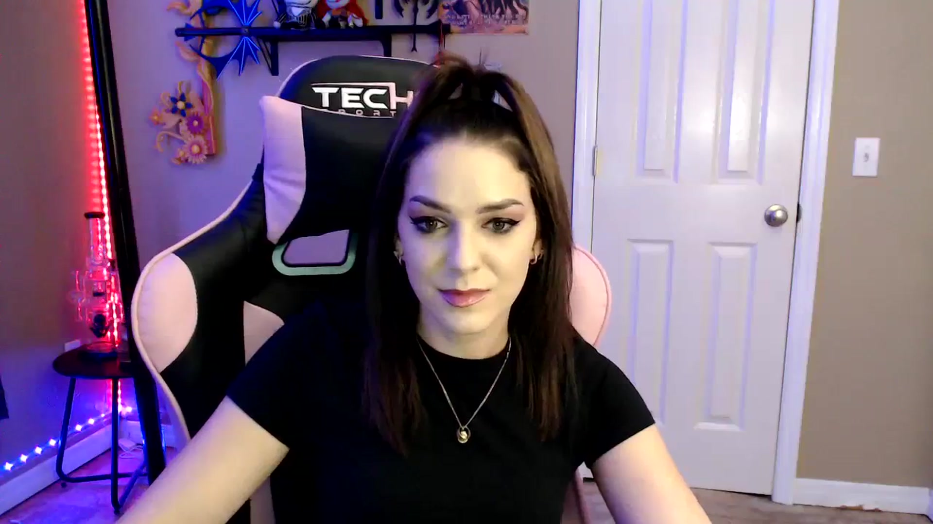 Gallery image thumbnail from lilmissrileyx's myfreecams stream on, 09/07/2023, 17:57 image 7 of 20