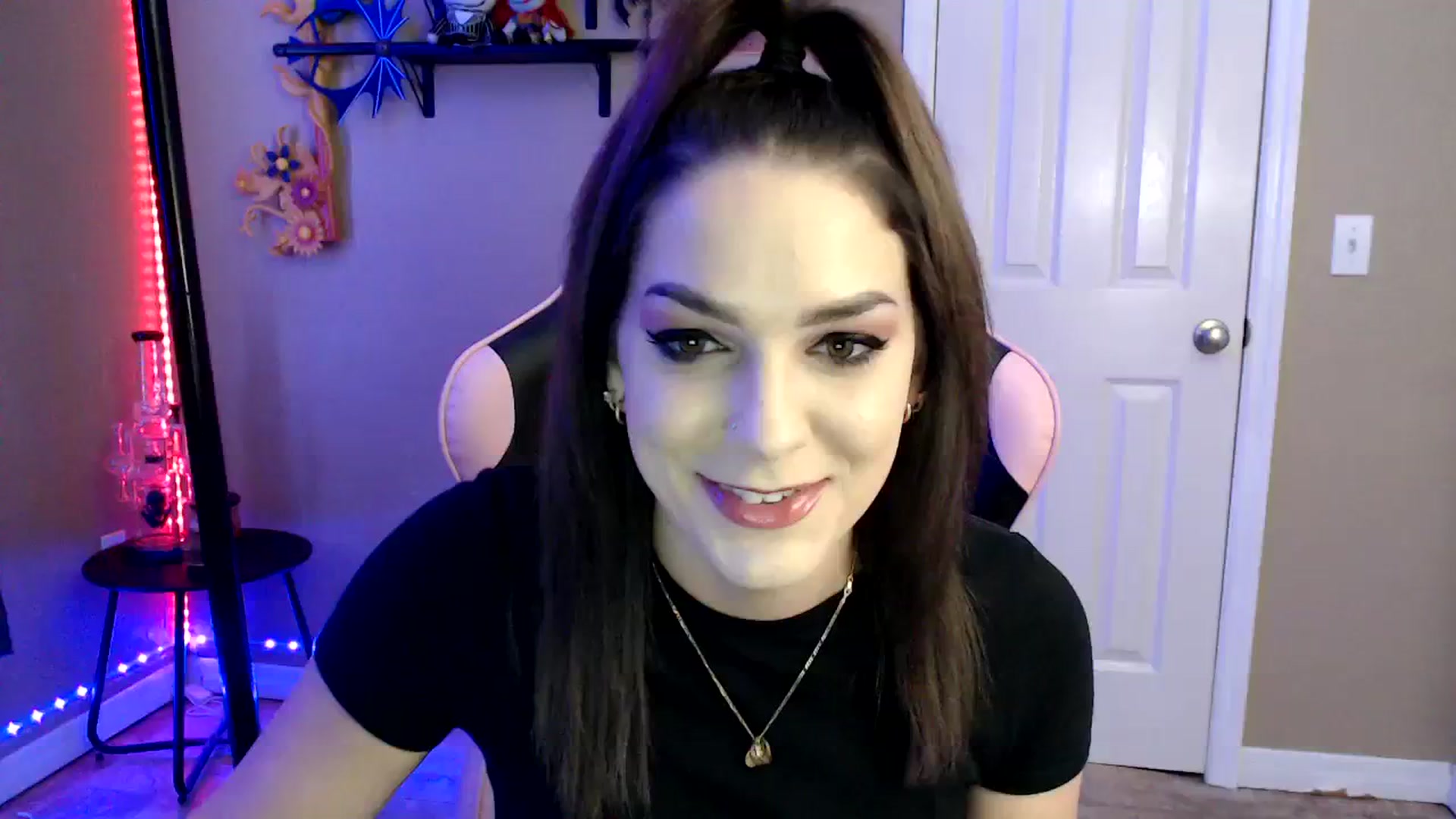 Gallery image thumbnail from lilmissrileyx's myfreecams stream on, 09/07/2023, 17:57 image 4 of 20
