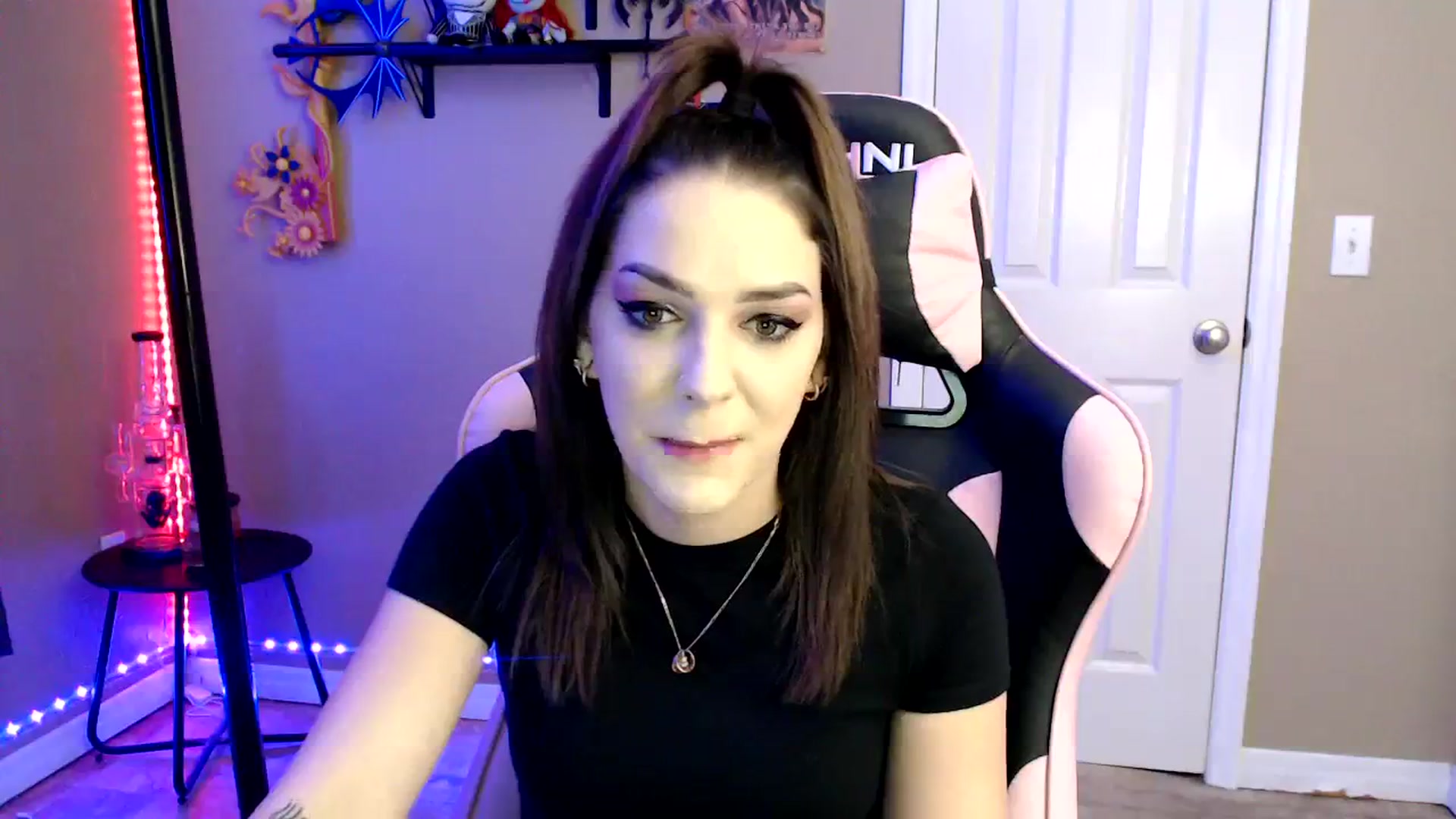 Gallery image thumbnail from lilmissrileyx's myfreecams stream on, 09/07/2023, 17:57 image 13 of 20