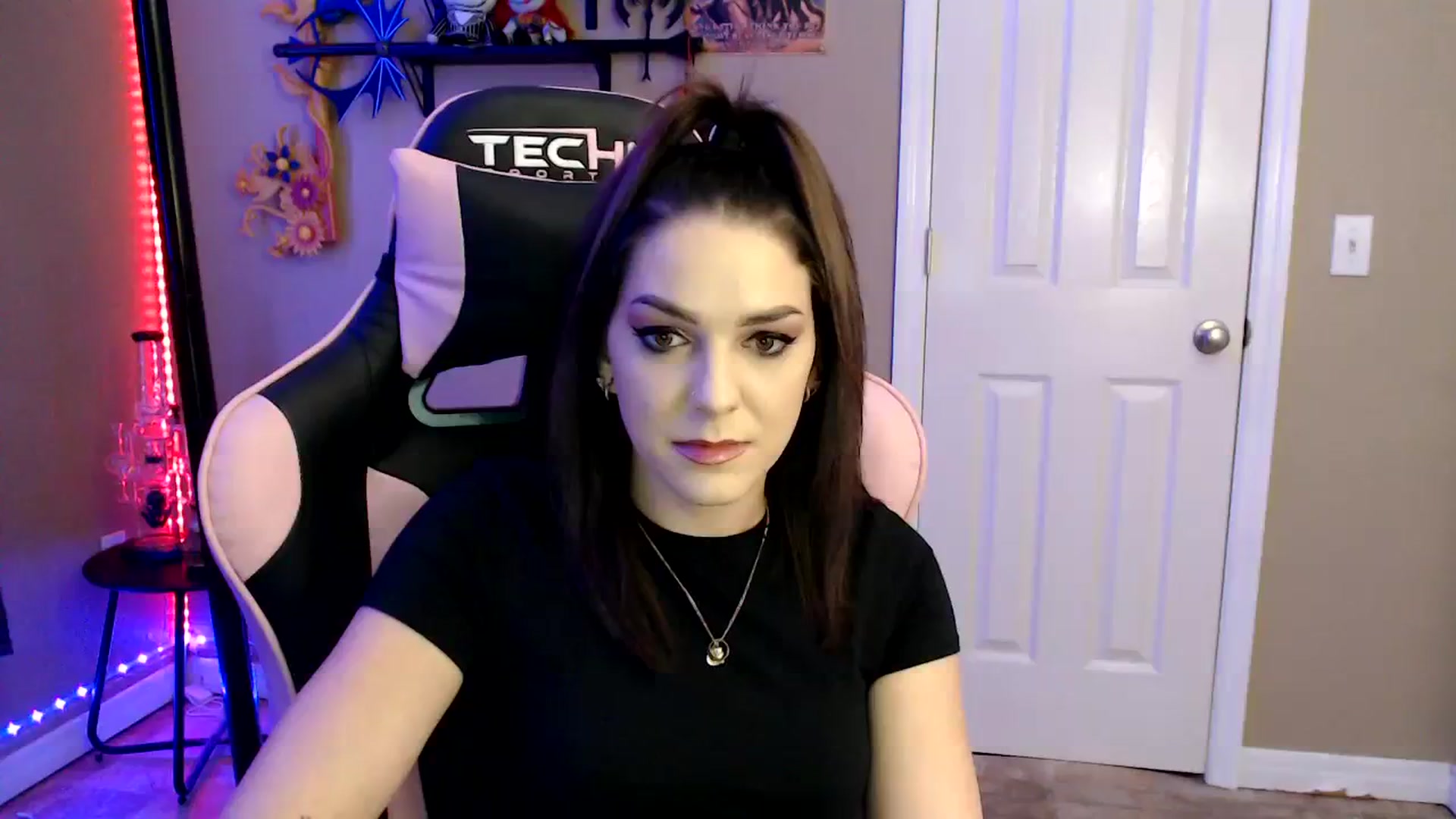 Gallery image thumbnail from lilmissrileyx's myfreecams stream on, 09/07/2023, 17:57 image 9 of 20