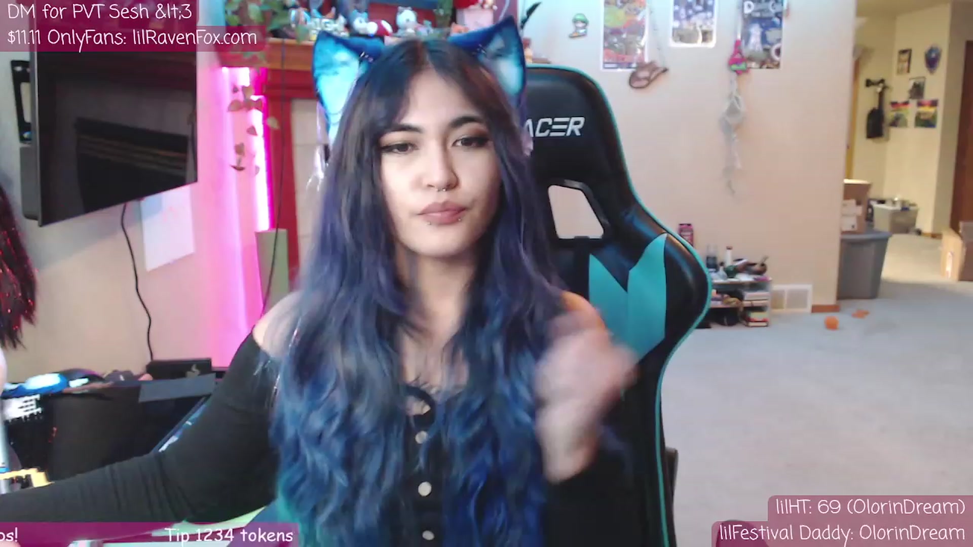 Gallery image thumbnail from lilravenfoxx's myfreecams stream on, 11/16/2022, 08:35 image 6 of 20