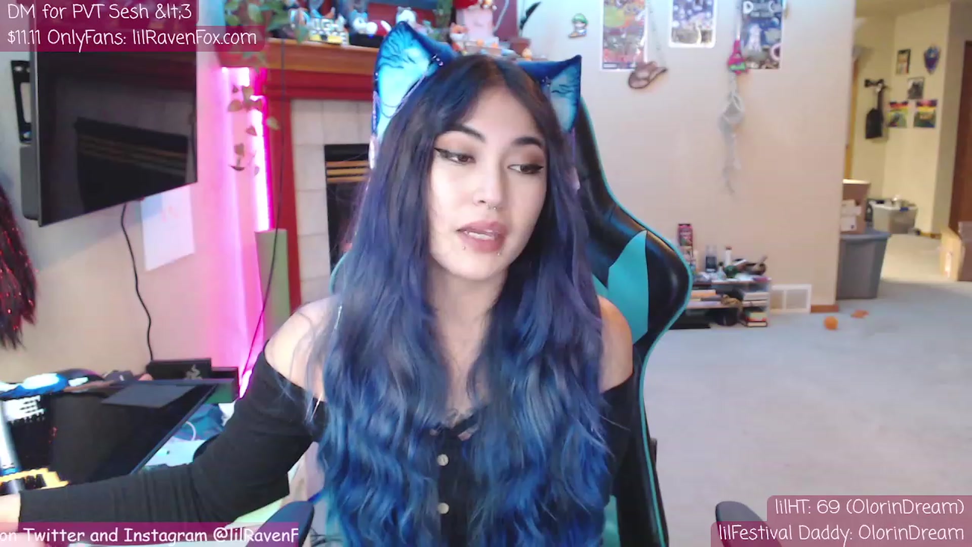 Gallery image thumbnail from lilravenfoxx's myfreecams stream on, 11/16/2022, 08:35 image 4 of 20