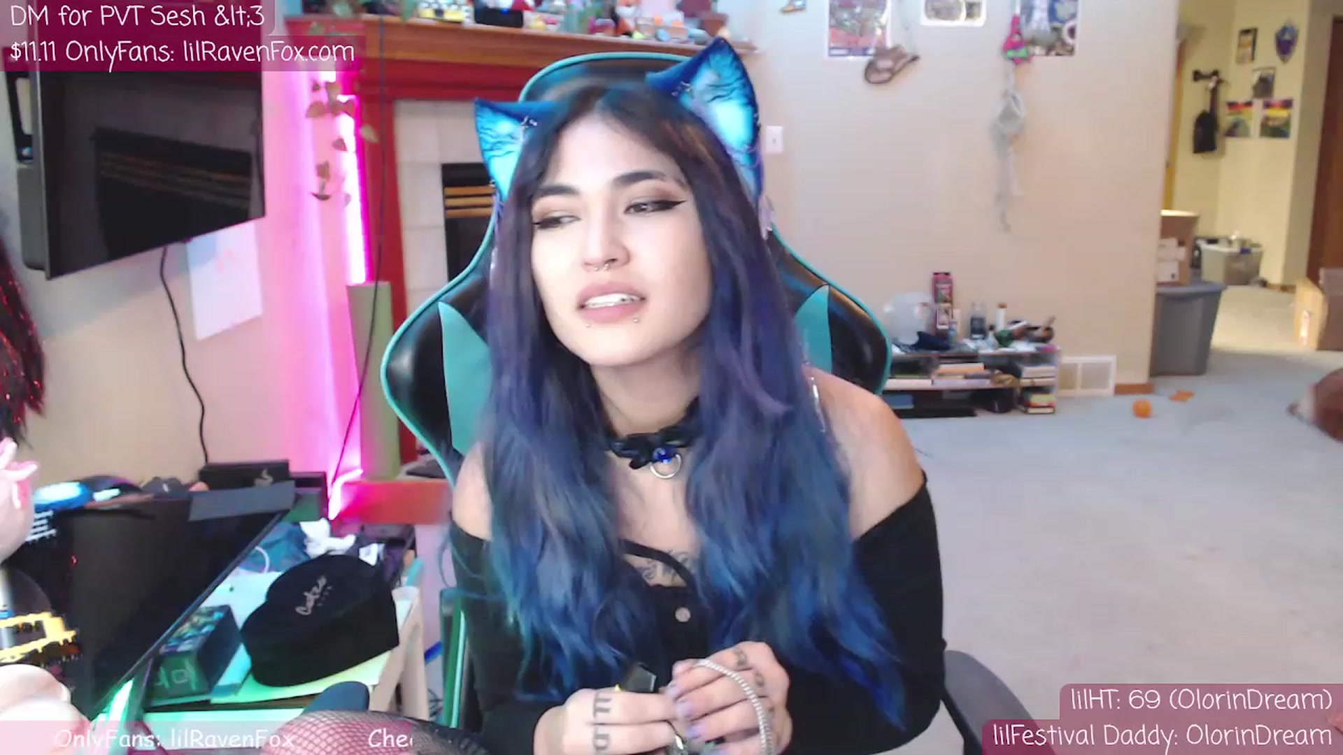 Gallery image thumbnail from lilravenfoxx's myfreecams stream on, 11/16/2022, 08:35 image 13 of 20