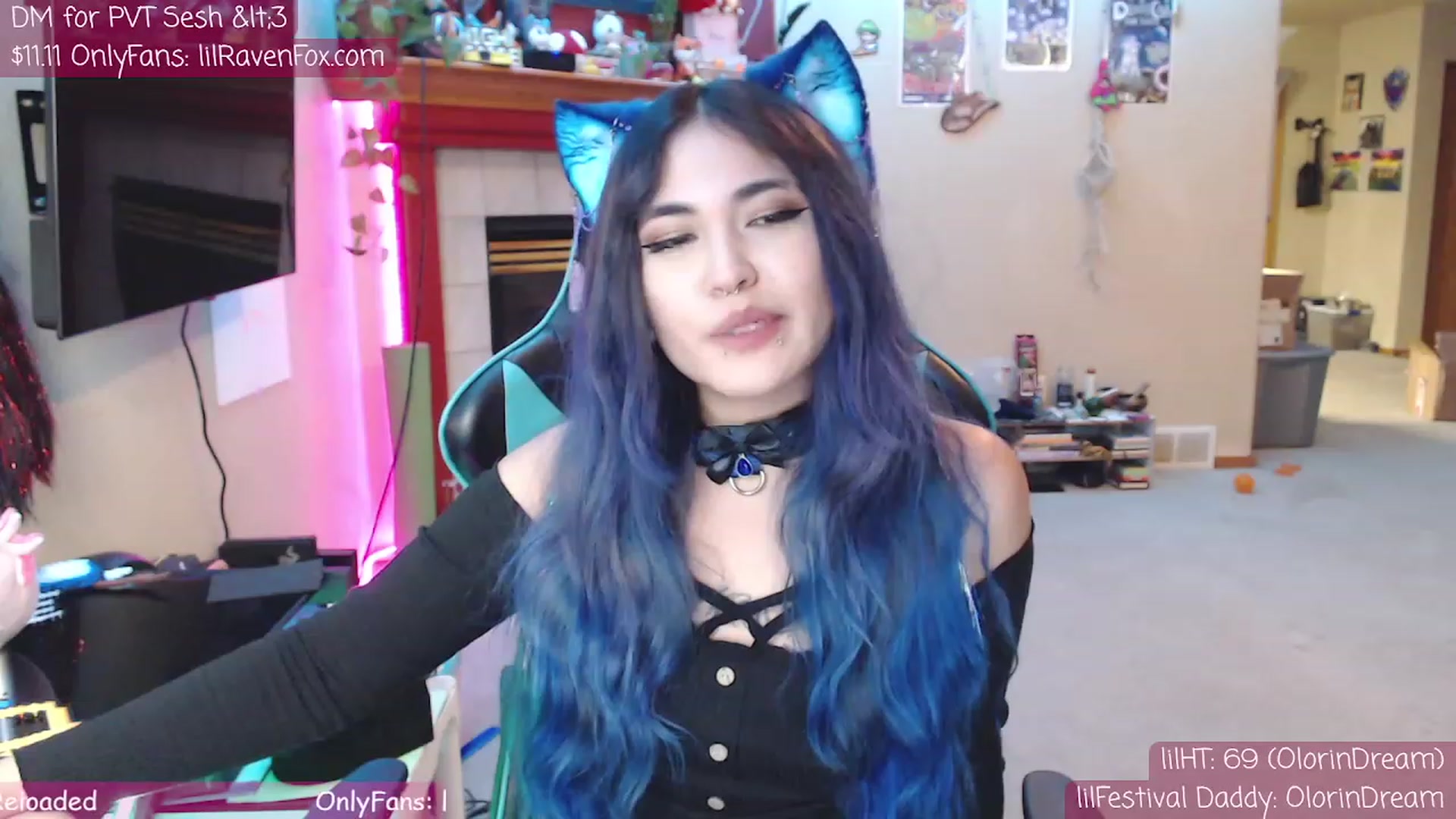 Gallery image thumbnail from lilravenfoxx's myfreecams stream on, 11/16/2022, 08:35 image 10 of 20