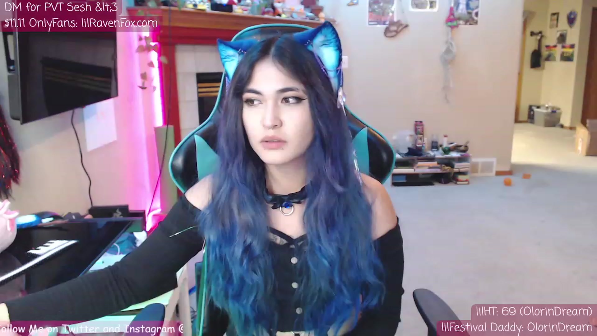 Gallery image thumbnail from lilravenfoxx's myfreecams stream on, 11/16/2022, 08:35 image 15 of 20