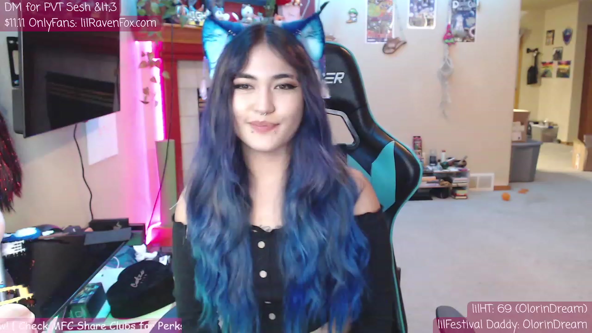 Gallery image thumbnail from lilravenfoxx's myfreecams stream on, 11/16/2022, 08:35 image 7 of 20