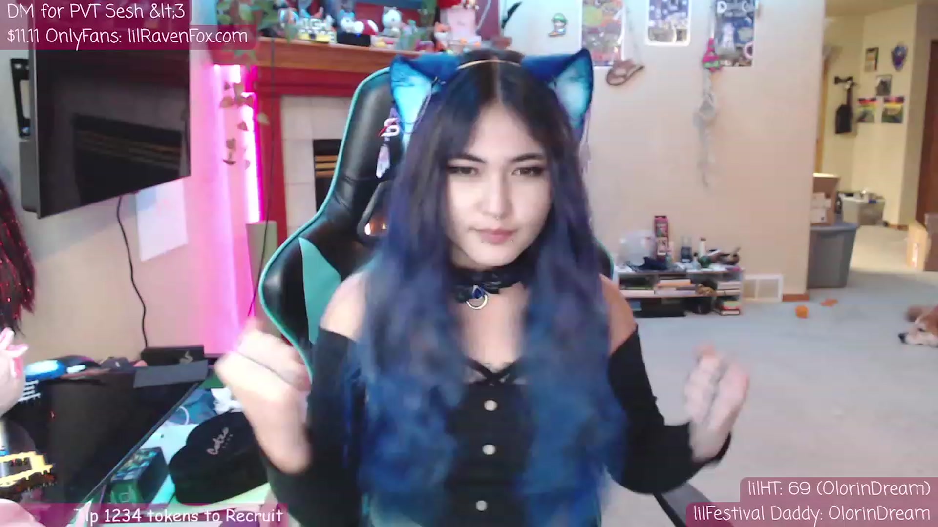 Gallery image thumbnail from lilravenfoxx's myfreecams stream on, 11/16/2022, 08:35 image 11 of 20