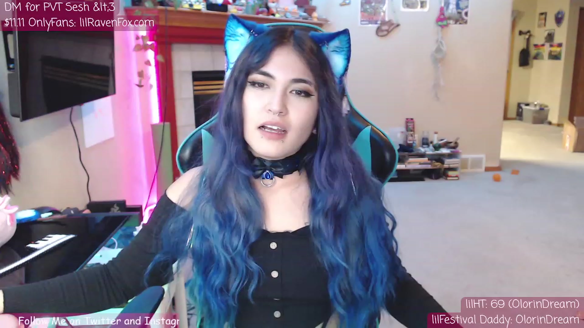 Gallery image thumbnail from lilravenfoxx's myfreecams stream on, 11/16/2022, 08:35 image 16 of 20