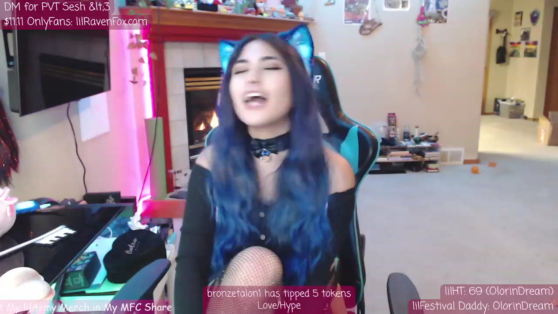 Gallery image thumbnail from lilravenfoxx's myfreecams stream on, 11/16/2022, 08:35 image 20 of 20