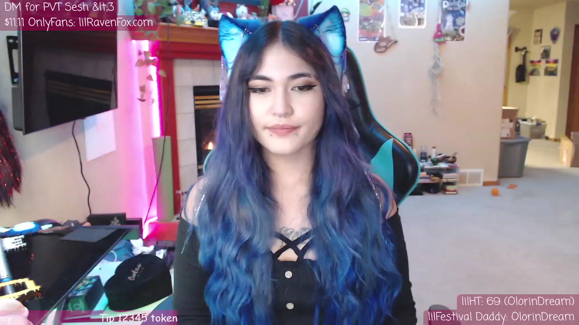 Gallery image thumbnail from lilravenfoxx's myfreecams stream on, 11/16/2022, 08:35 image 3 of 20