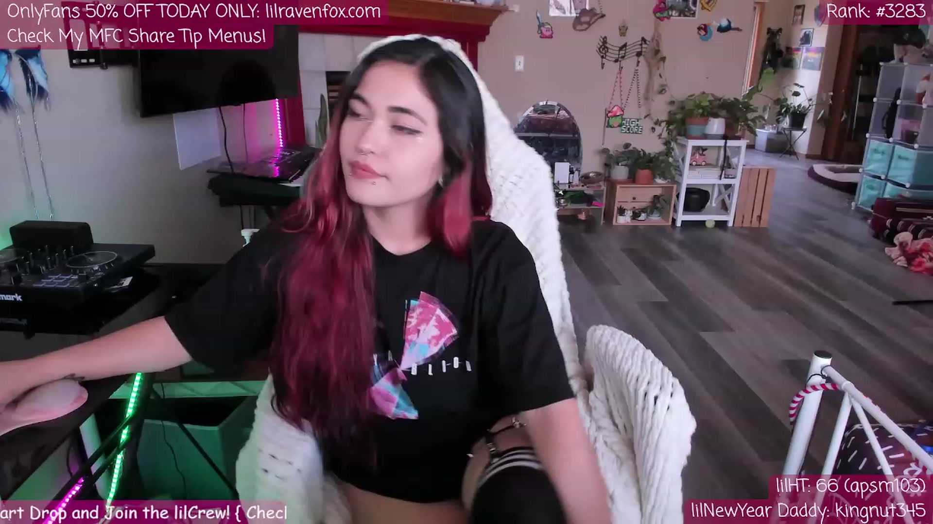 Gallery image thumbnail from lilravenfoxx's myfreecams stream on, 04/17/2023, 23:16 image 20 of 20