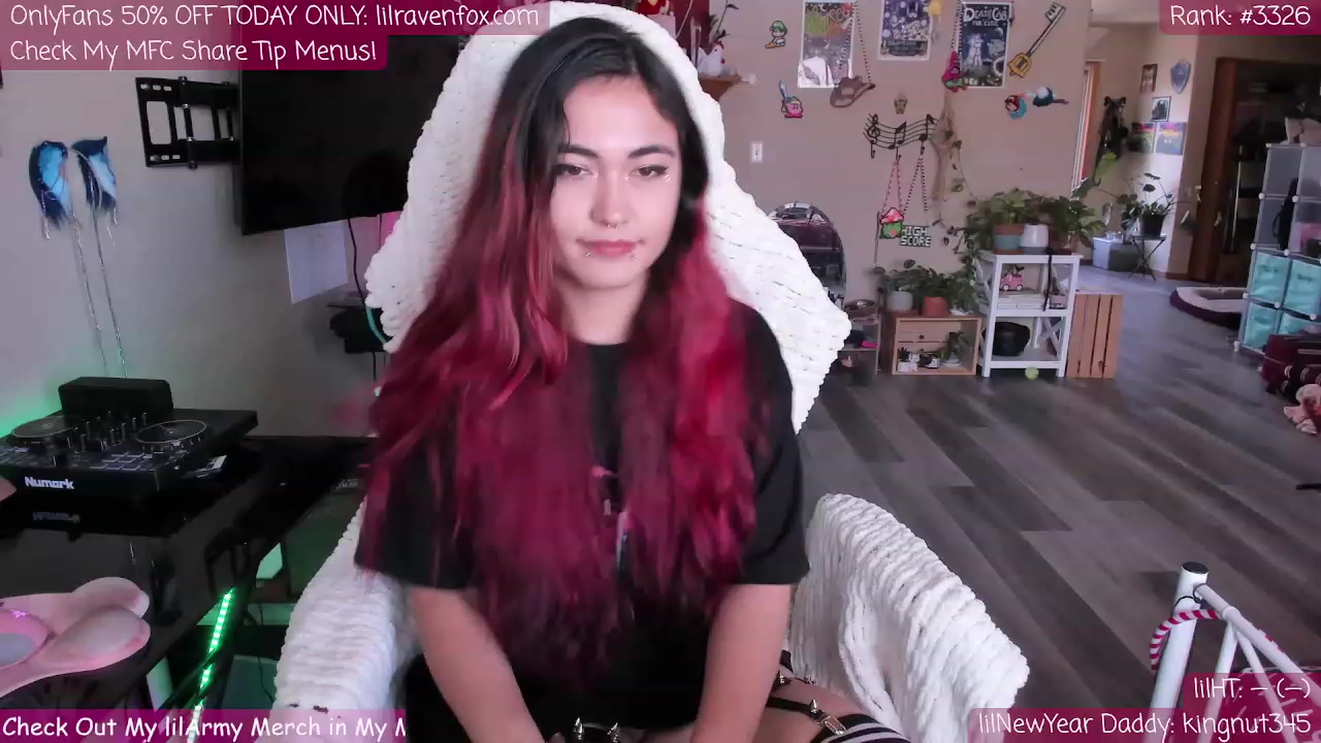 Gallery image thumbnail from lilravenfoxx's myfreecams stream on, 04/17/2023, 23:16 image 3 of 20