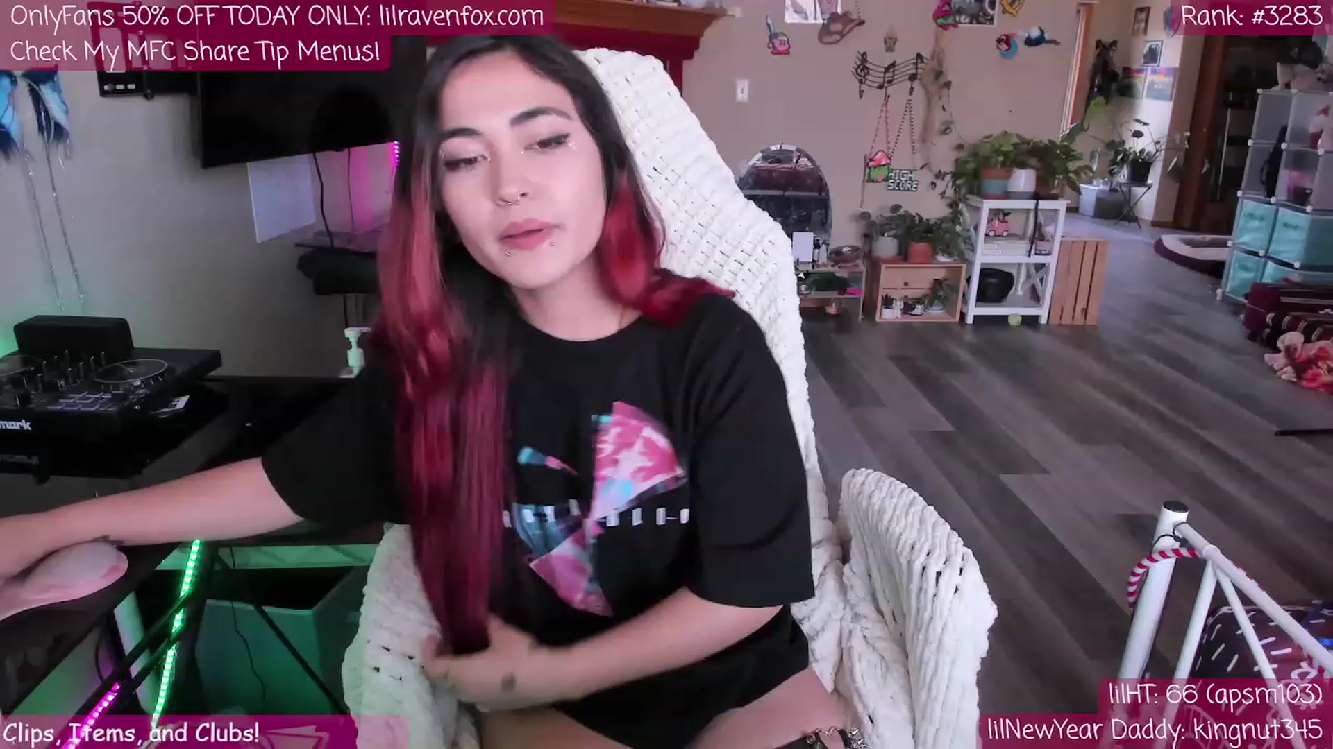 Gallery image thumbnail from lilravenfoxx's myfreecams stream on, 04/17/2023, 23:16 image 19 of 20