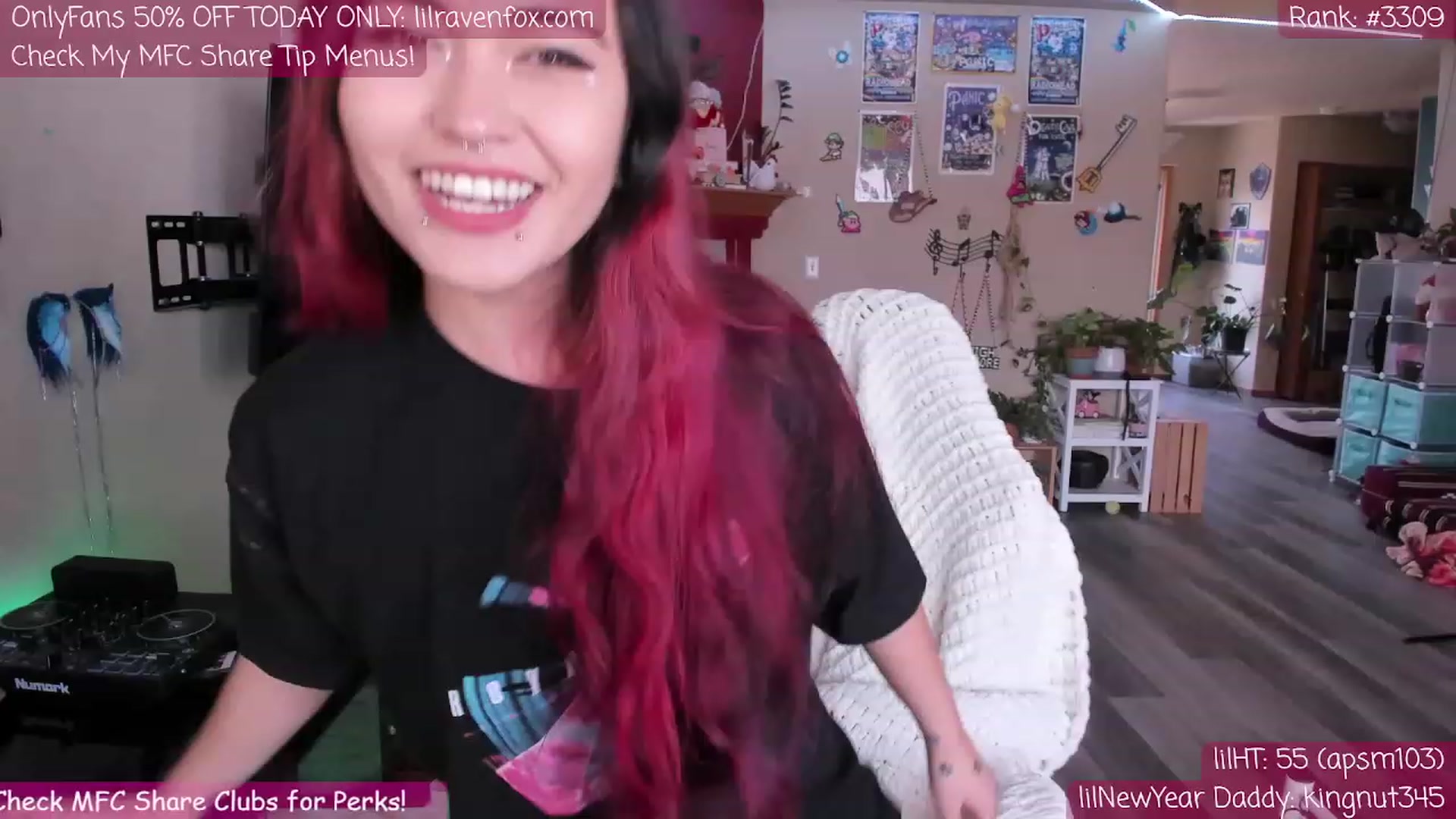 Gallery image thumbnail from lilravenfoxx's myfreecams stream on, 04/17/2023, 23:16 image 13 of 20