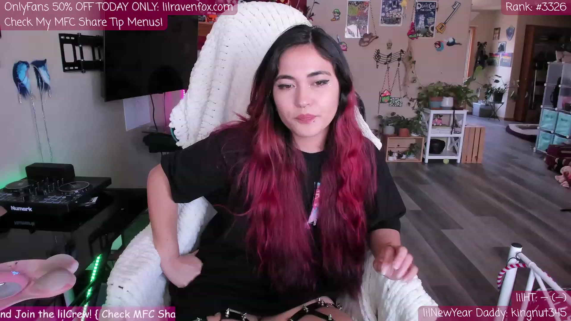 Gallery image thumbnail from lilravenfoxx's myfreecams stream on, 04/17/2023, 23:16 image 2 of 20