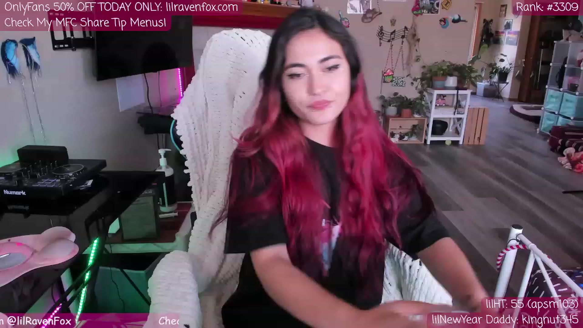 Gallery image thumbnail from lilravenfoxx's myfreecams stream on, 04/17/2023, 23:16 image 10 of 20