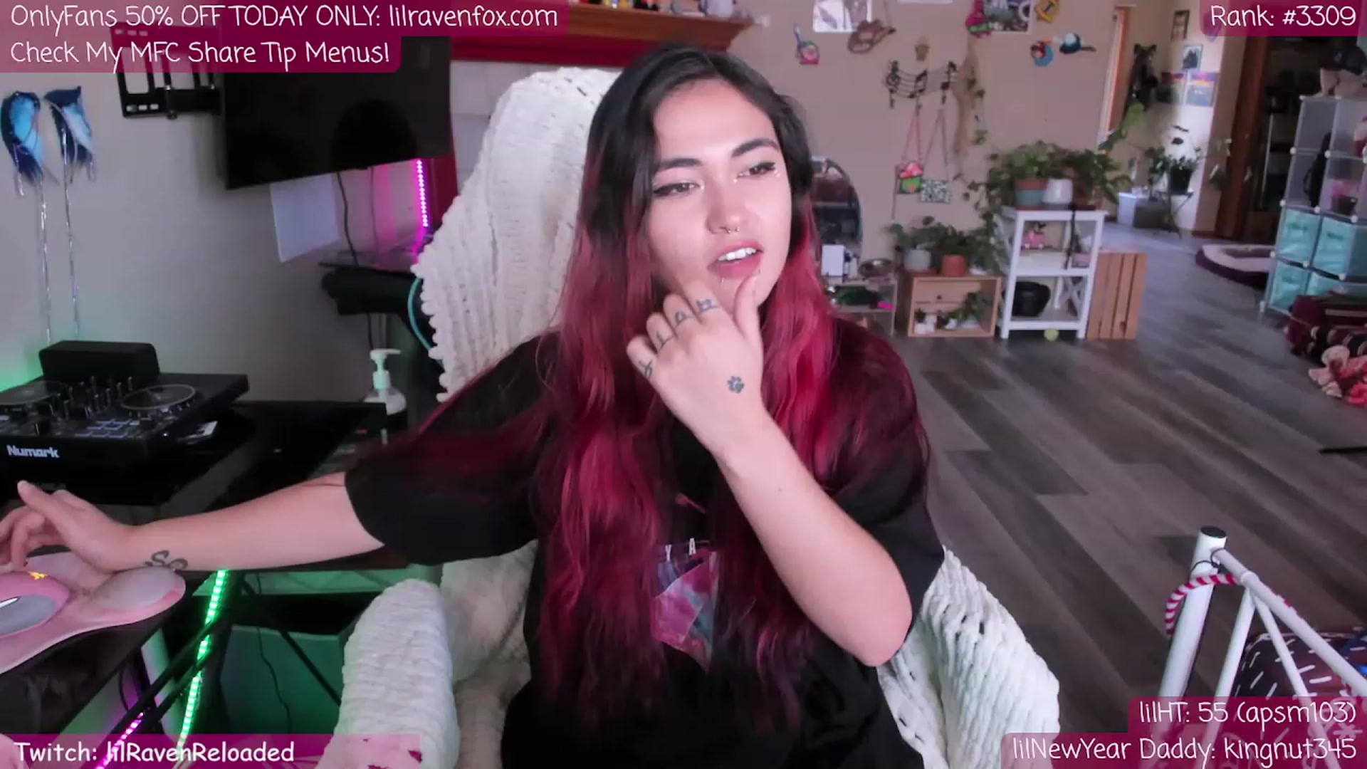 Gallery image thumbnail from lilravenfoxx's myfreecams stream on, 04/17/2023, 23:16 image 11 of 20