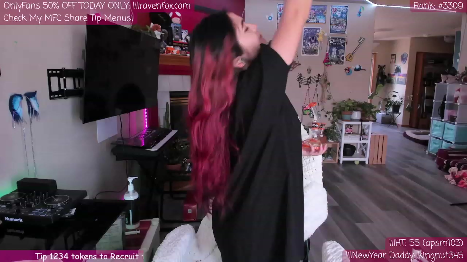 Gallery image thumbnail from lilravenfoxx's myfreecams stream on, 04/17/2023, 23:16 image 12 of 20