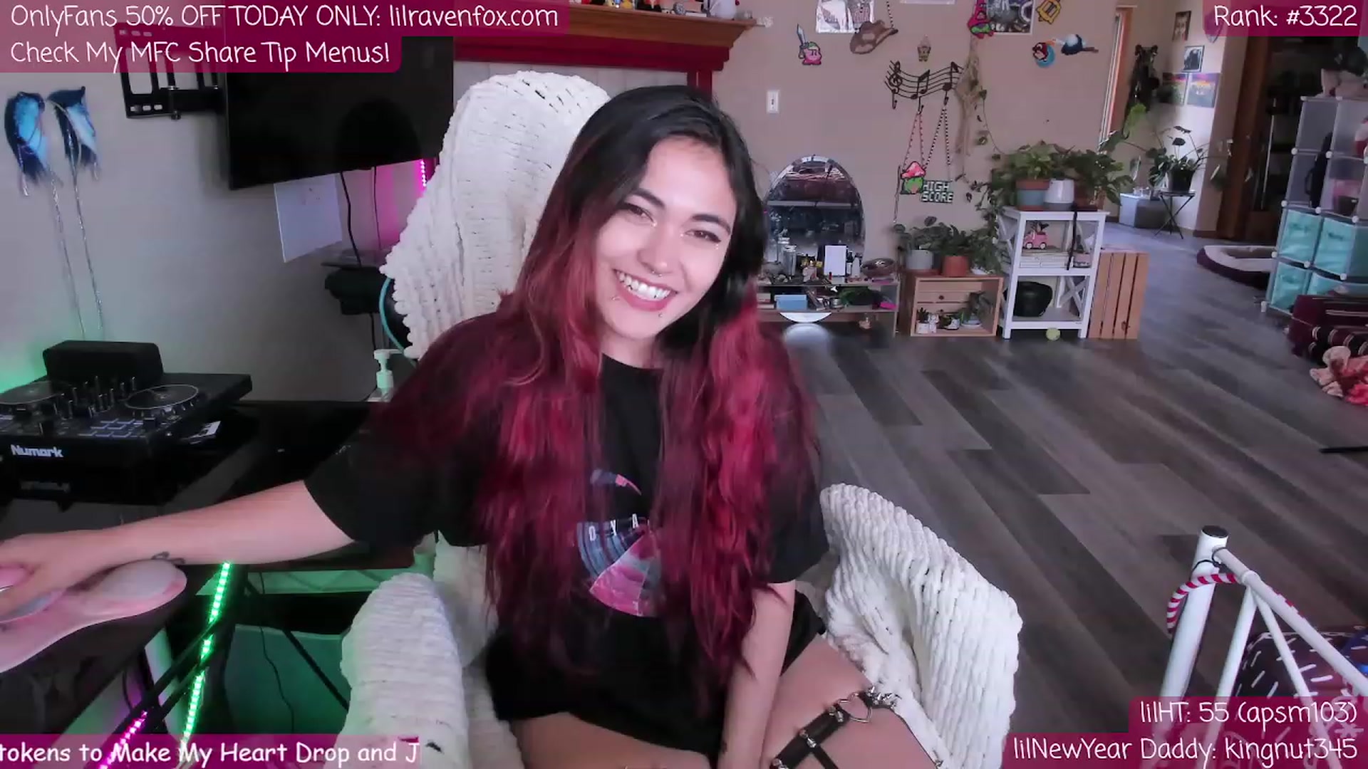 Gallery image thumbnail from lilravenfoxx's myfreecams stream on, 04/17/2023, 23:16 image 9 of 20