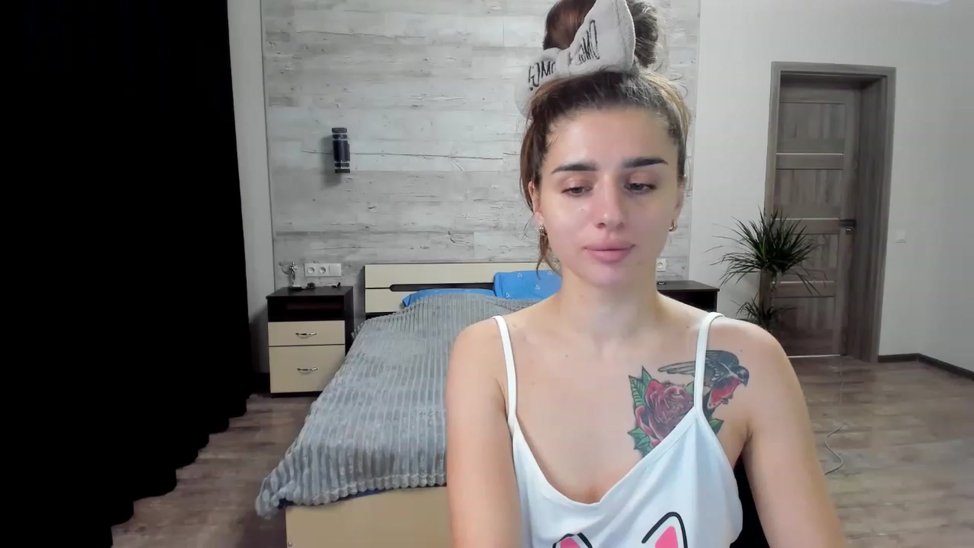 Gallery image thumbnail from lilydavra's myfreecams stream on, 12/06/2022, 01:50 image 17 of 20