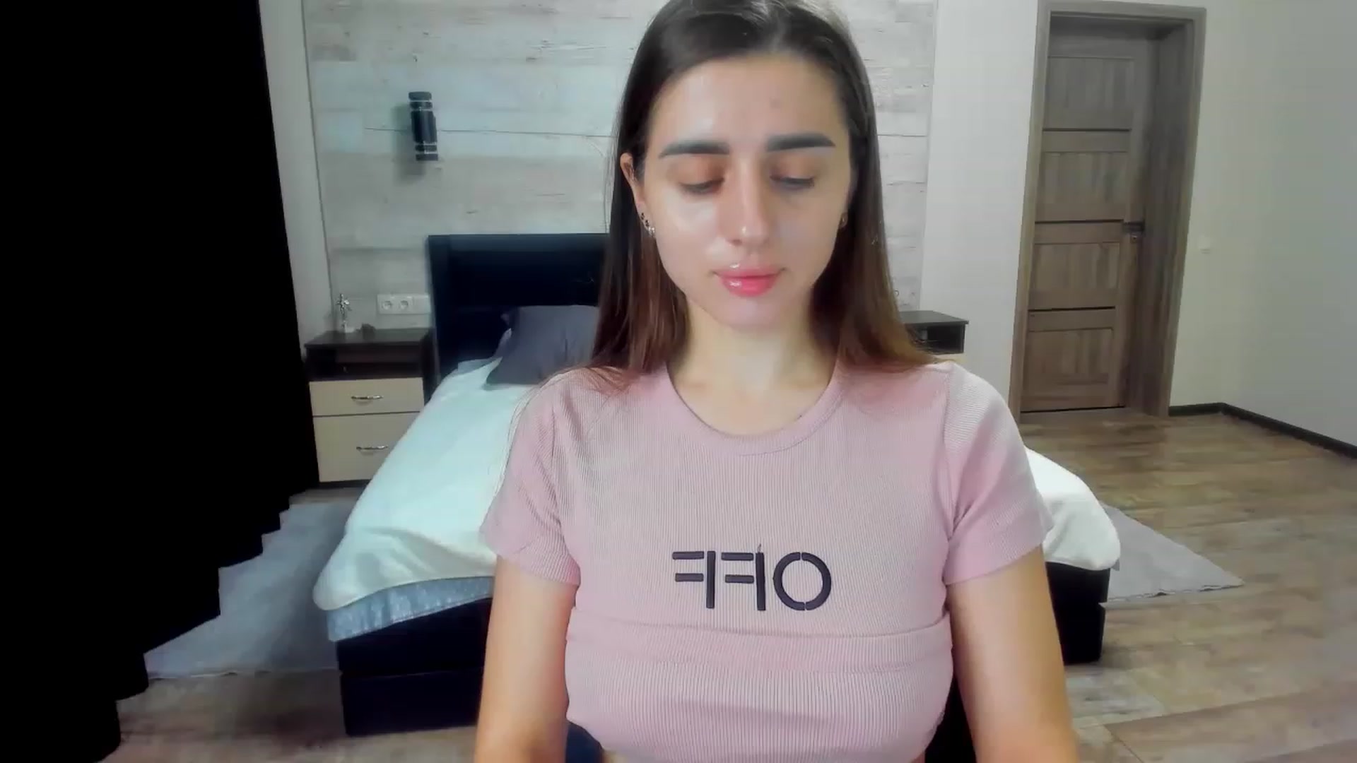Gallery image thumbnail from lilydavra's myfreecams stream on, 03/19/2023, 20:46 image 2 of 20