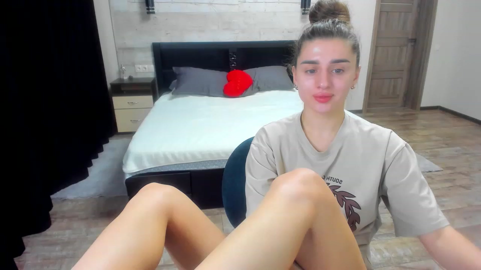 Gallery image thumbnail from lilydavra's myfreecams stream on, 03/22/2023, 23:01 image 14 of 20
