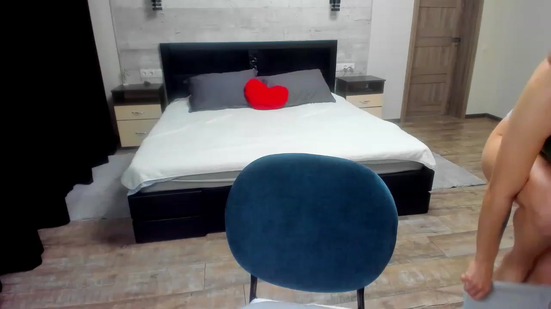 Gallery image thumbnail from lilydavra's myfreecams stream on, 04/13/2023, 23:50 image 1 of 20
