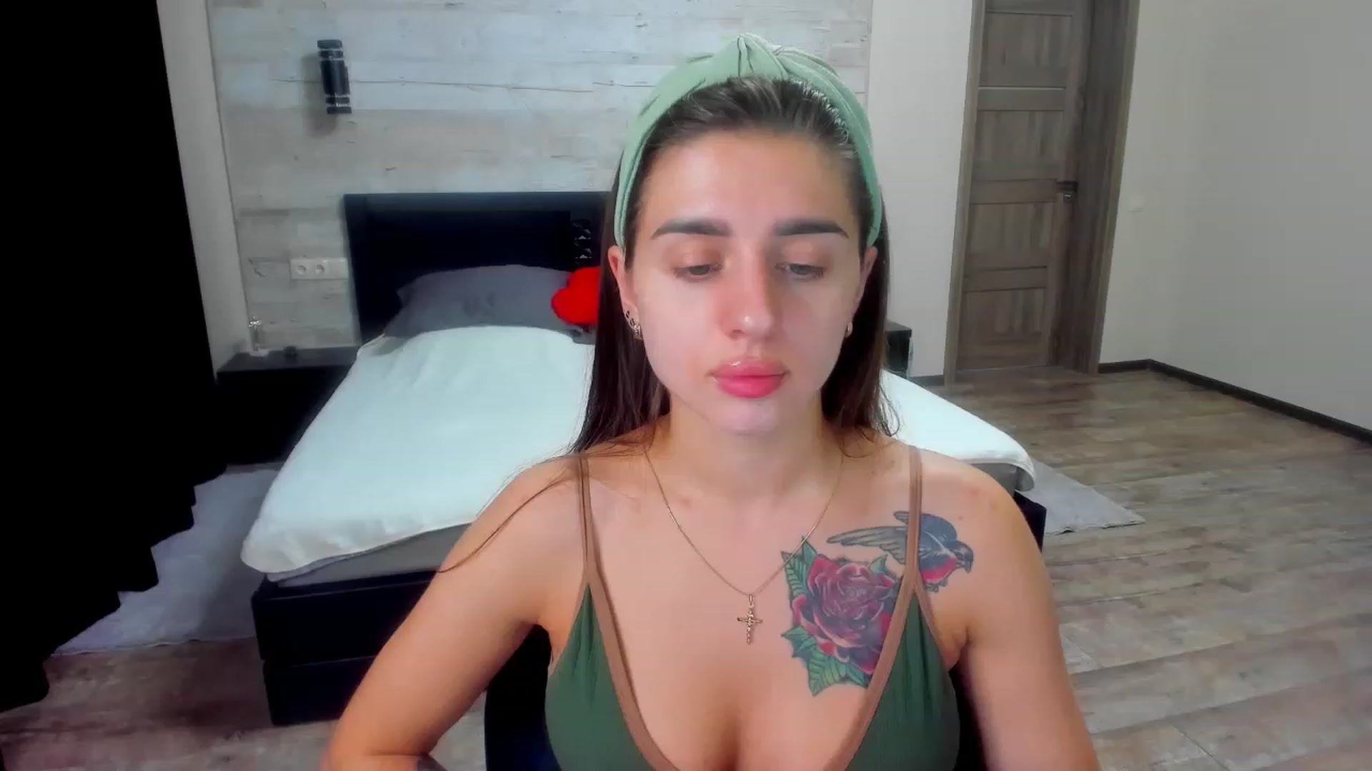 Gallery image thumbnail from lilydavra's myfreecams stream on, 04/25/2023, 23:58 image 17 of 20